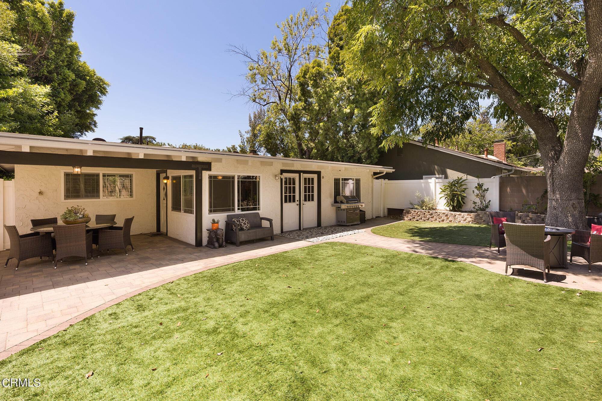 18. Single Family Homes for Sale at 2637 Prospect Avenue La Crescenta, California 91214 United States