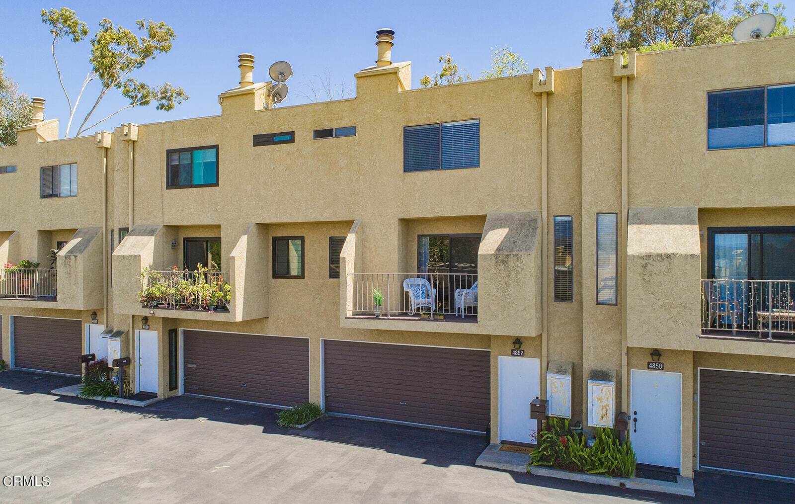 7. Townhouse for Sale at 4852 Via Colina Los Angeles, California 90042 United States