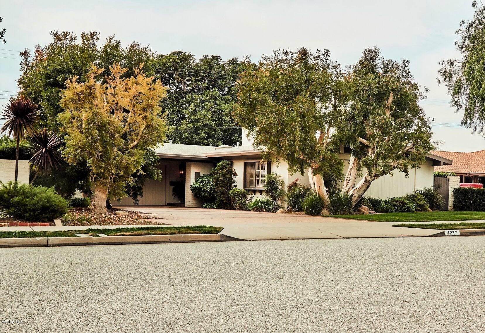 Single Family Homes en 4227 Varsity Street Ventura, California 93003 Estados Unidos
