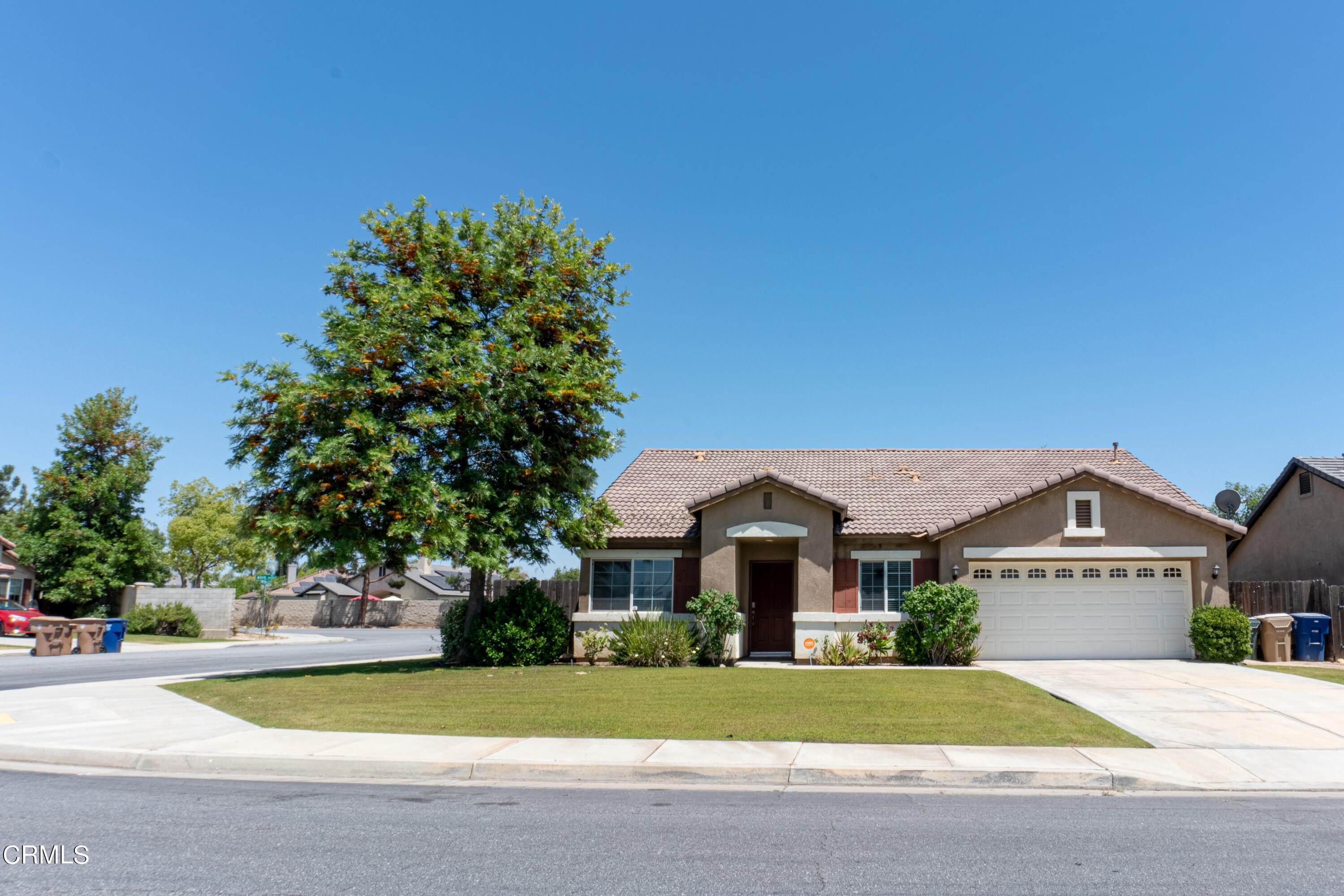 Single Family Homes 为 销售 在 5116 Trinidad Lake Way Bakersfield, 加利福尼亚州 93314 美国