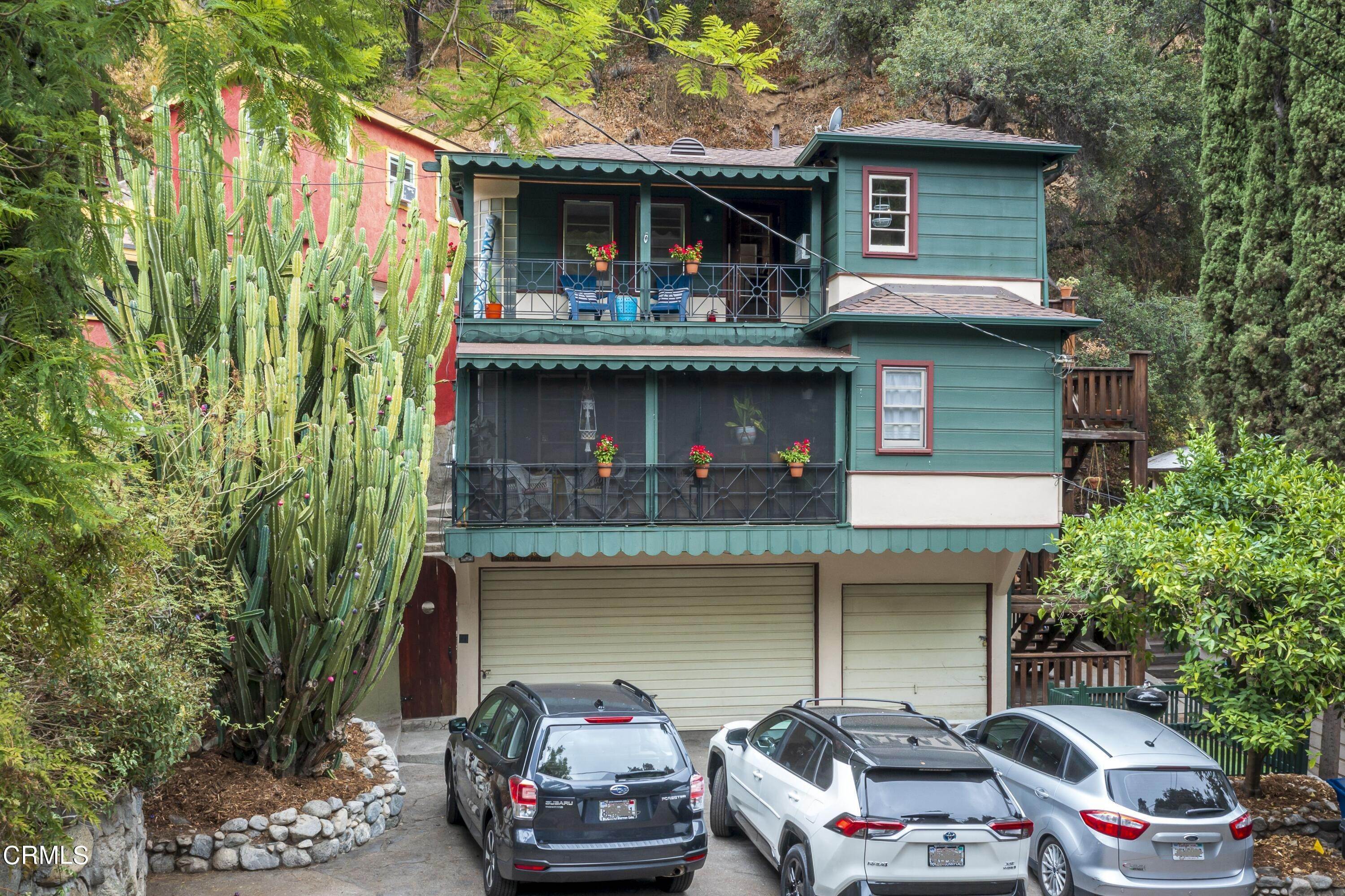 Duplex Homes 为 销售 在 604 Holly Trail Path 马德雷山脉, 加利福尼亚州 91024 美国