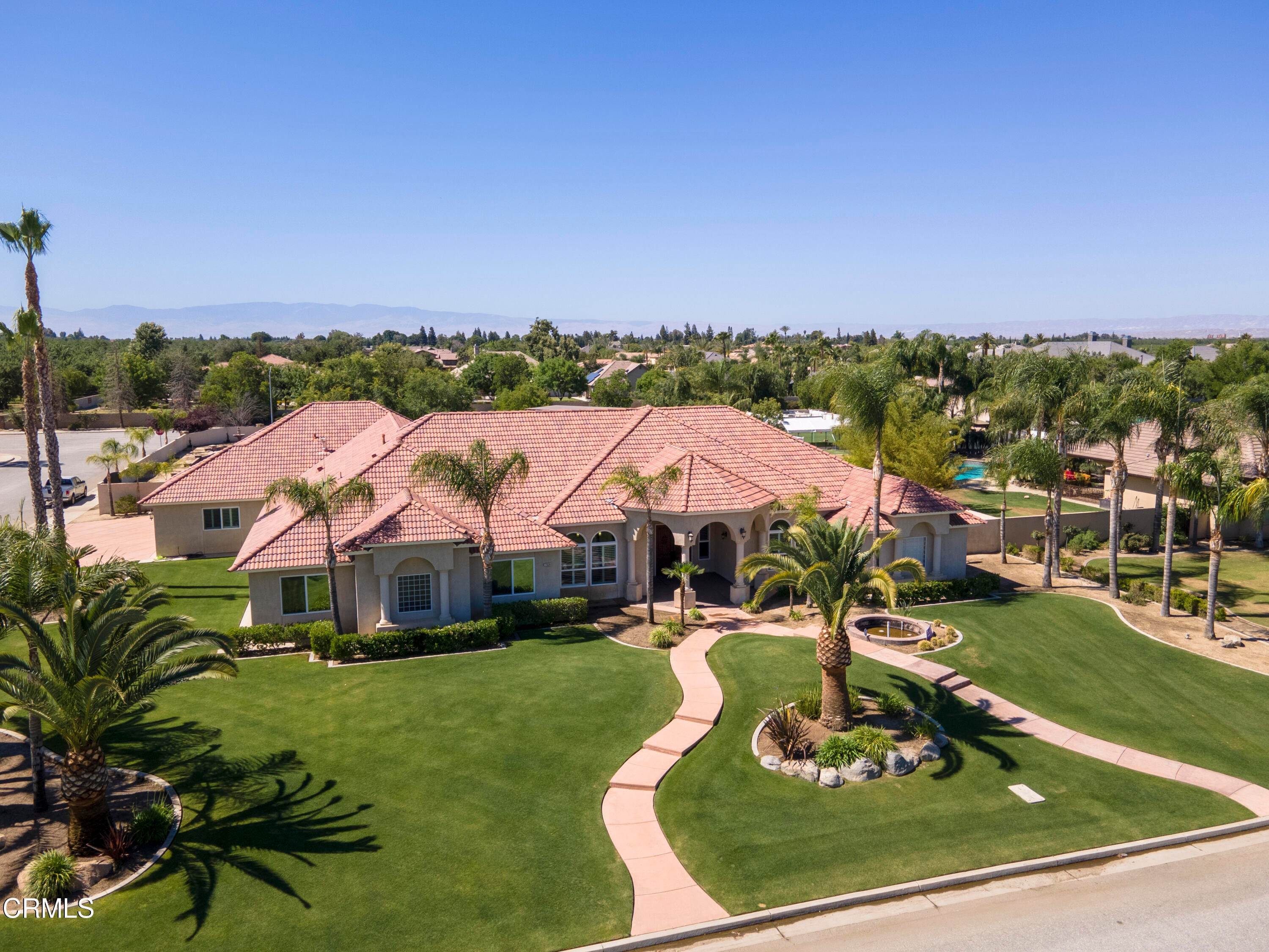 Single Family Homes 为 销售 在 17339 Ambush Court Bakersfield, 加利福尼亚州 93314 美国