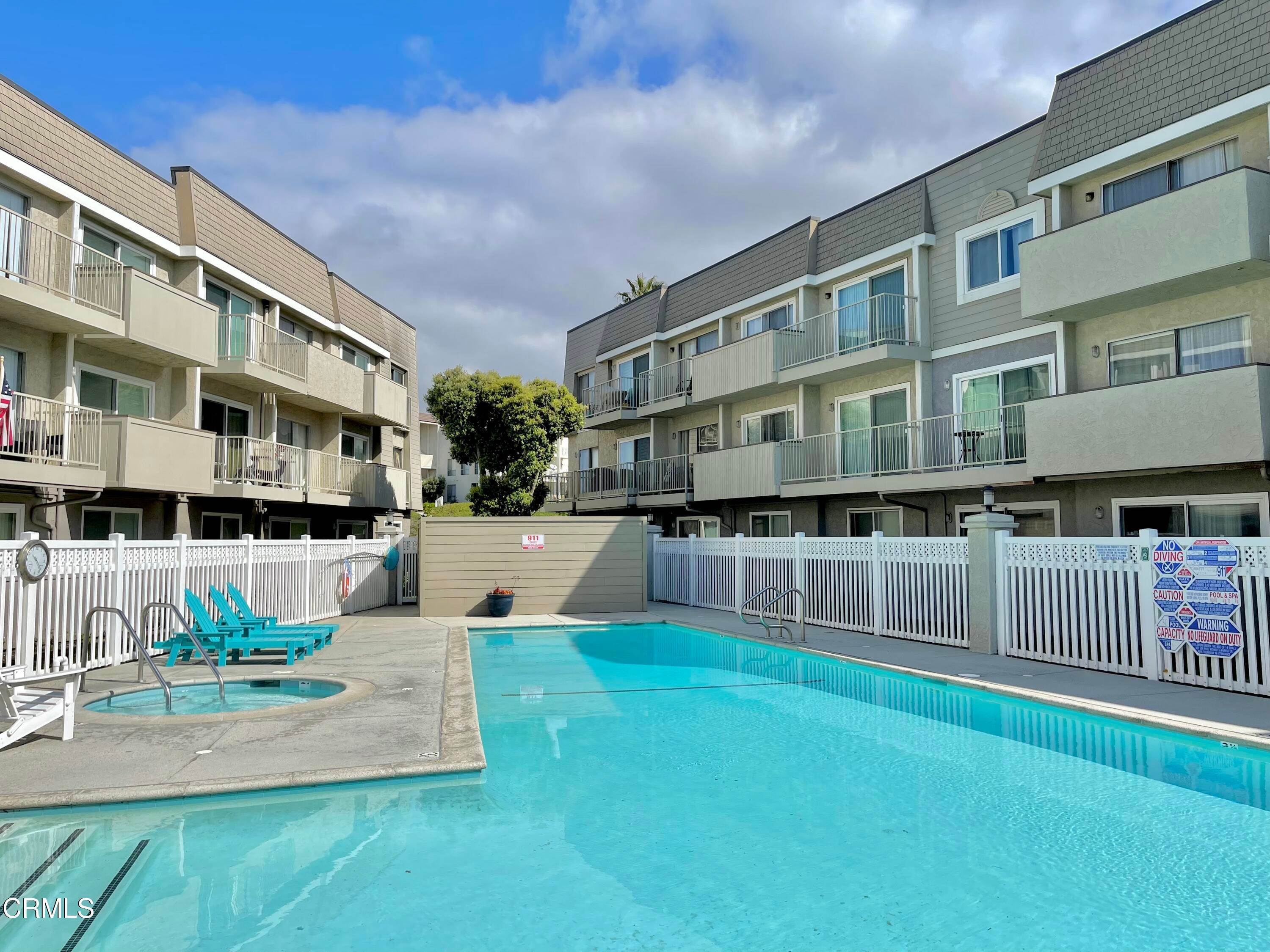 Condominiums en 396 East Surfside Drive Port Hueneme, California 93041 Estados Unidos