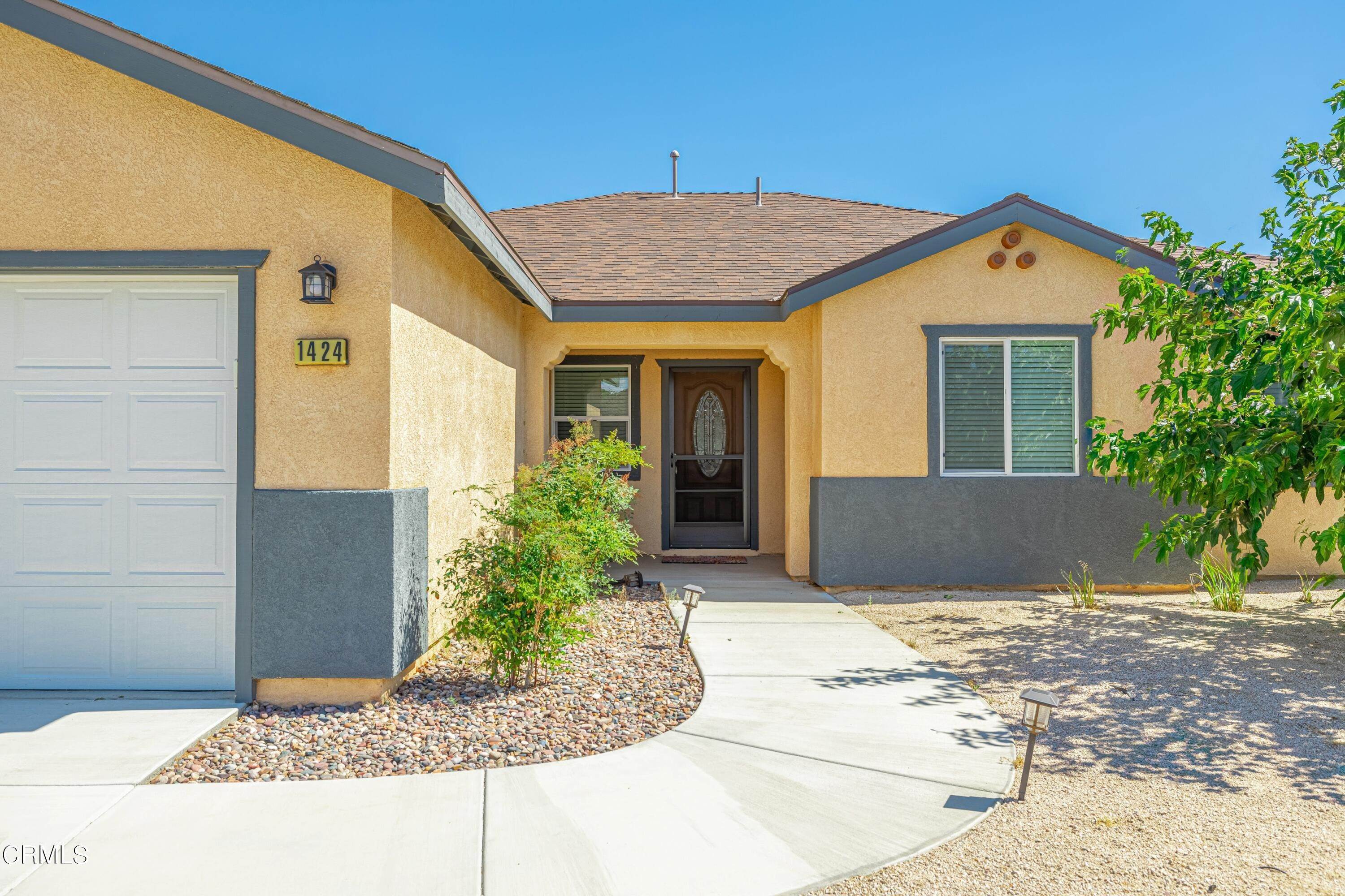 Single Family Homes 为 销售 在 1424 Richfield Avenue Rosamond, 加利福尼亚州 93560 美国