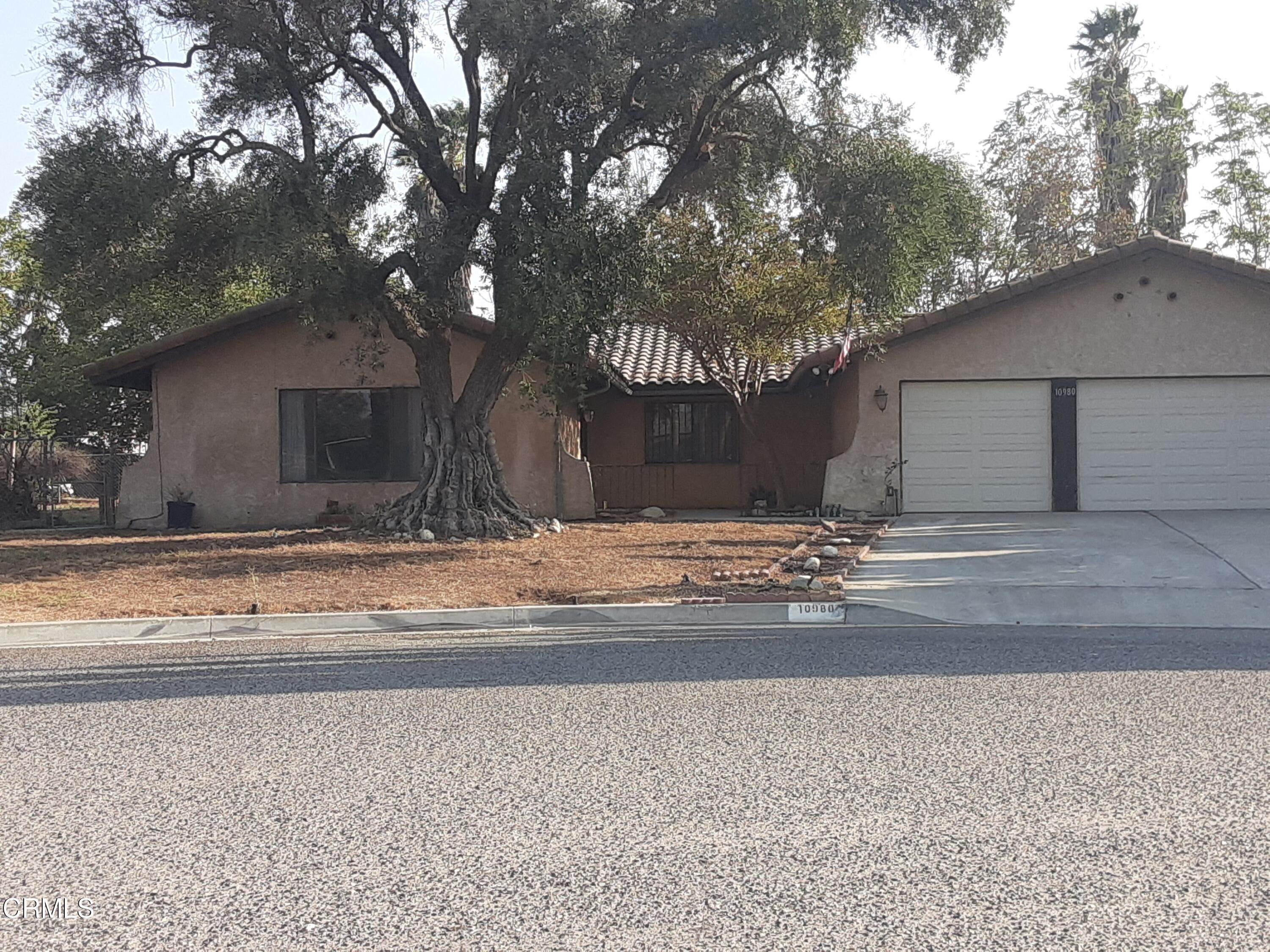 Single Family Homes por un Venta en 10980 Mechanics Way Jurupa, California 91752 Estados Unidos