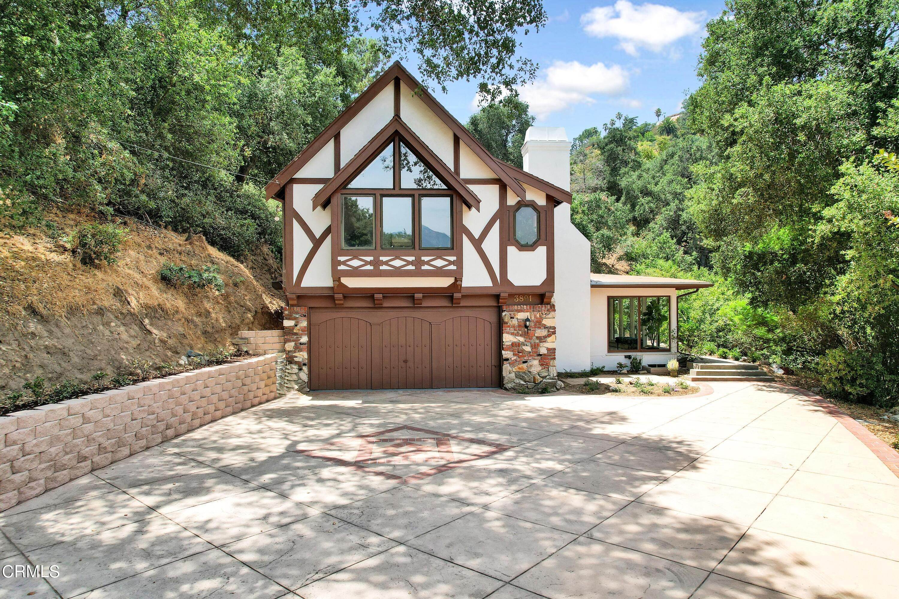 Single Family Homes 为 销售 在 3891 Hampstead Road La Canada Flintridge, 加利福尼亚州 91011 美国