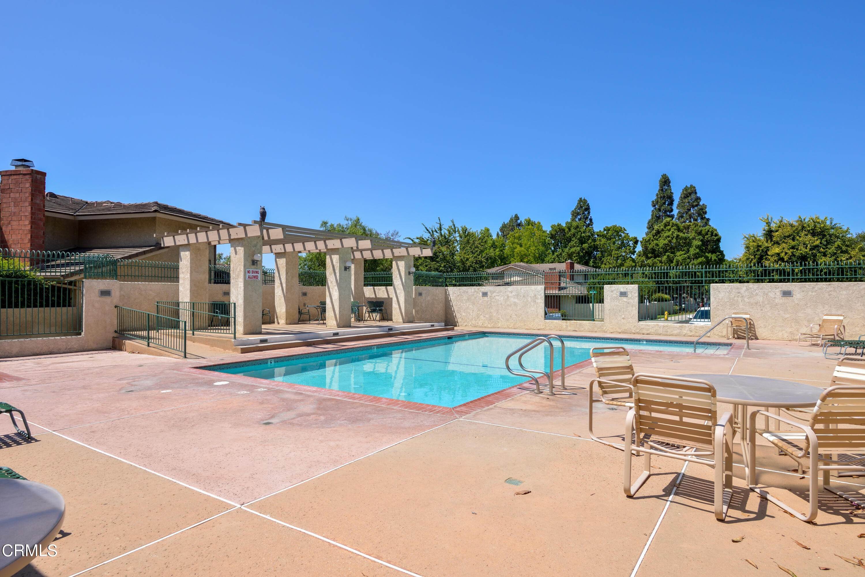 25. Condominiums for Sale at 6673 Sargent Lane Ventura, California 93003 United States