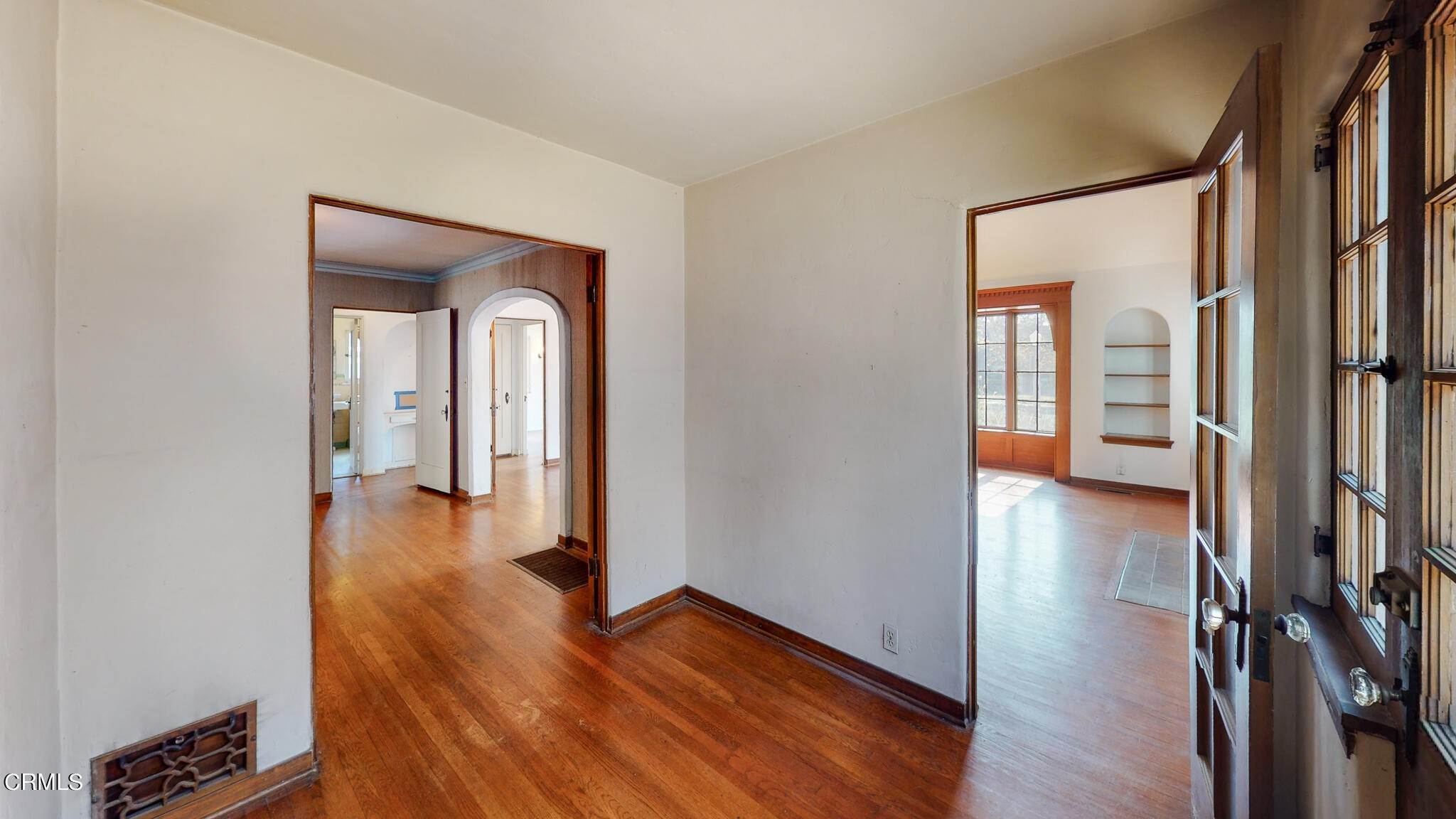 21. Single Family Homes for Sale at 411 South Meridith Avenue Pasadena, California 91106 United States