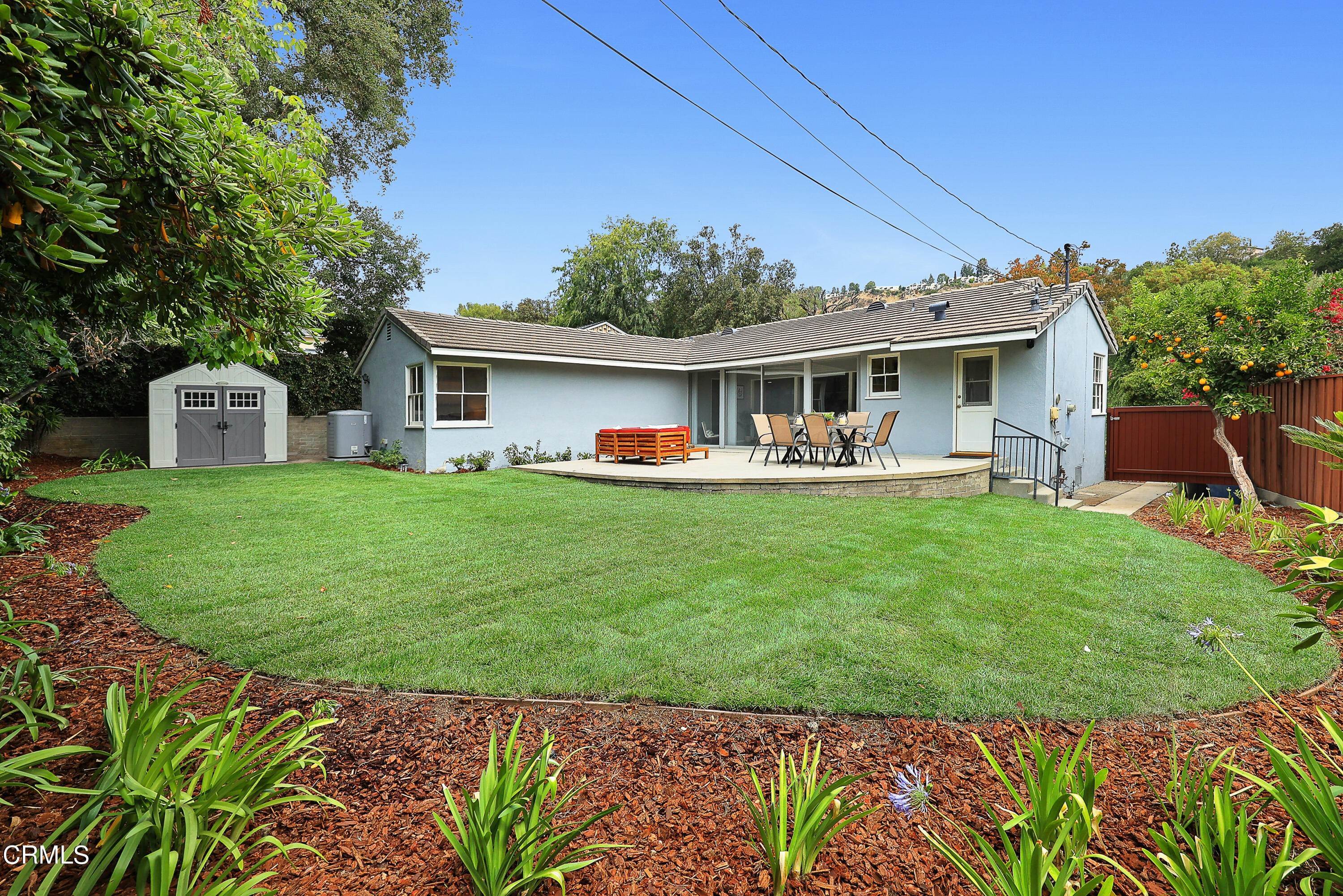 20. Single Family Homes for Sale at 384 Knight Way La Canada Flintridge, California 91011 United States