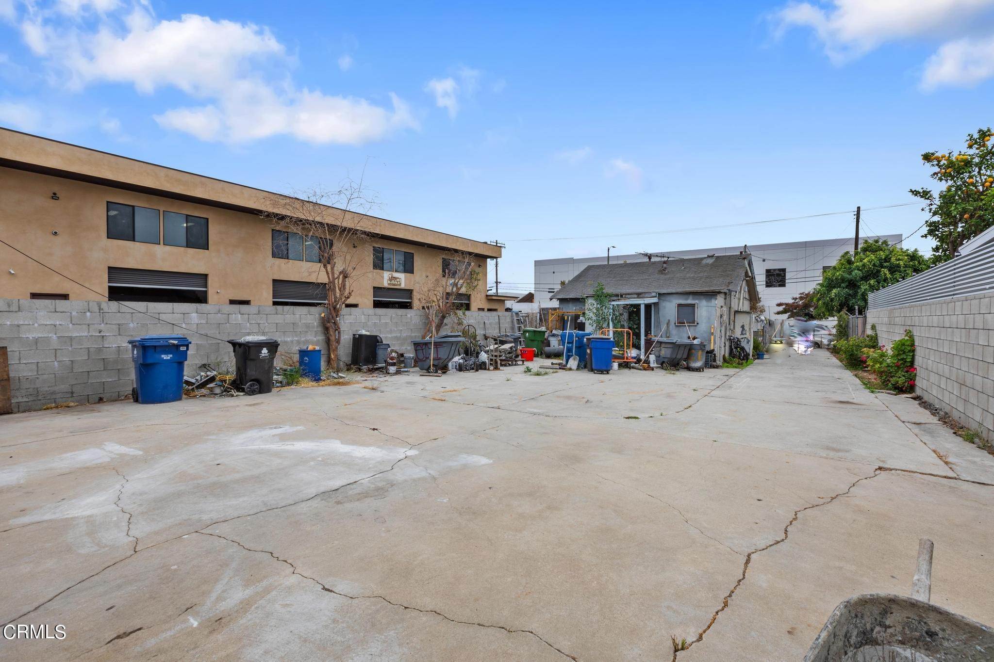 10. Townhouse Mixed Use for Sale at 1337 West 228th Street Los Angeles, California 90501 United States
