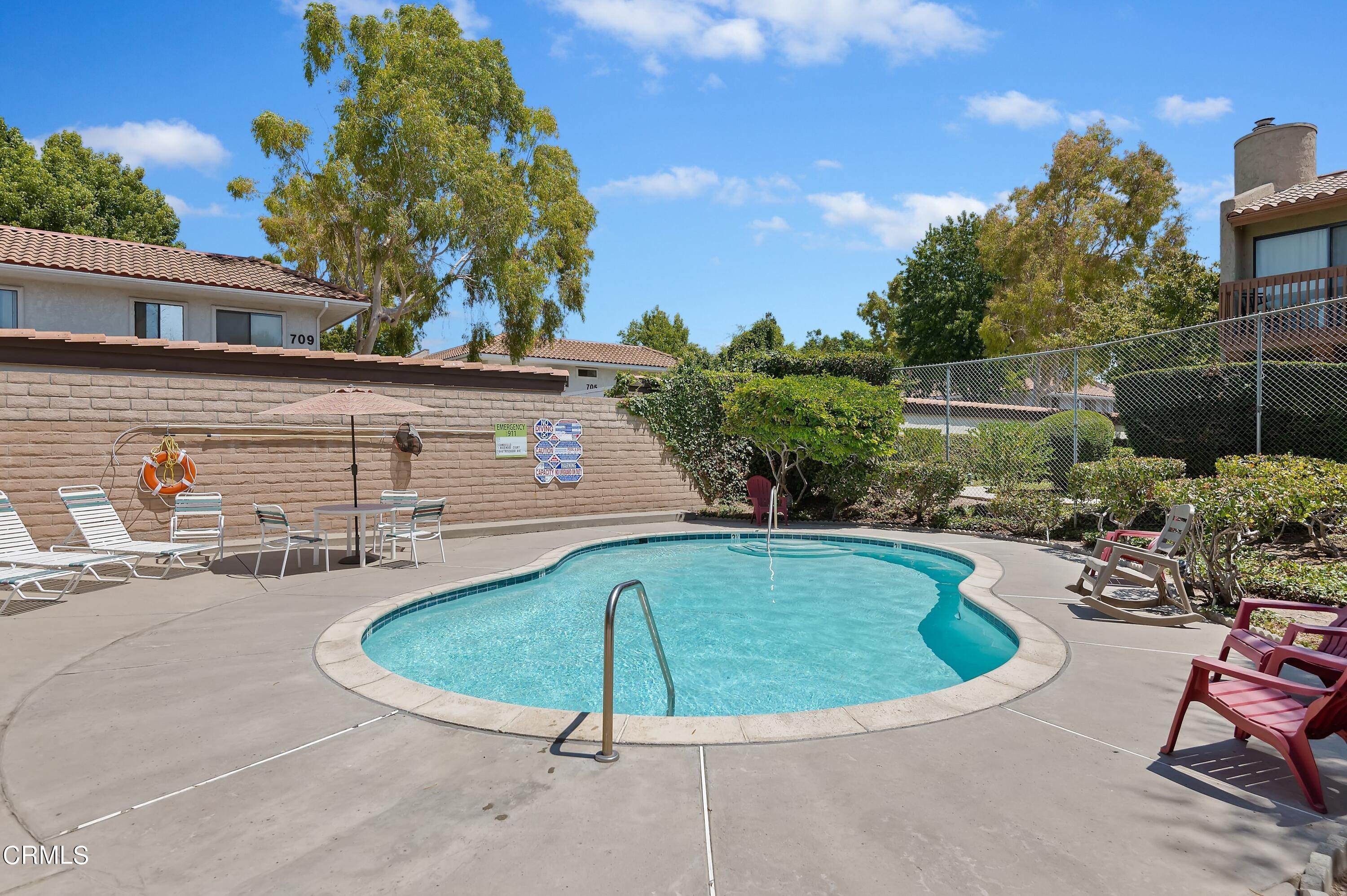 19. Condominiums for Sale at 594 Rosewood Avenue Camarillo, California 93010 United States