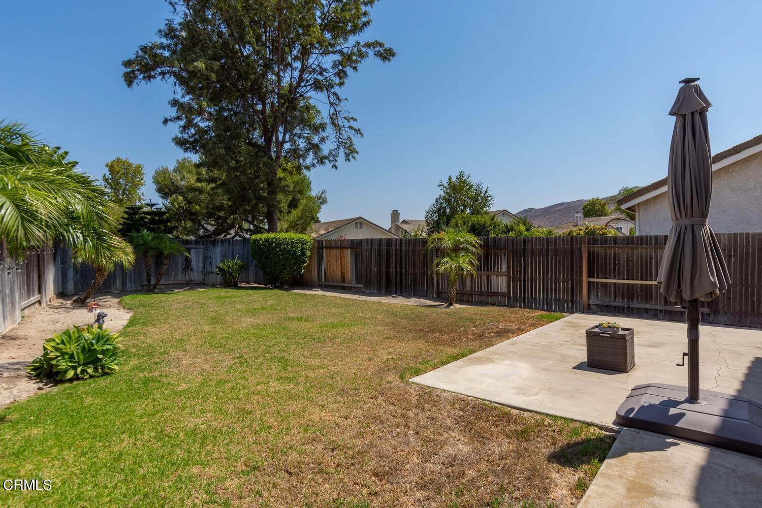 23. Single Family Homes for Sale at 5607 Camino Deville Camarillo, California 93012 United States
