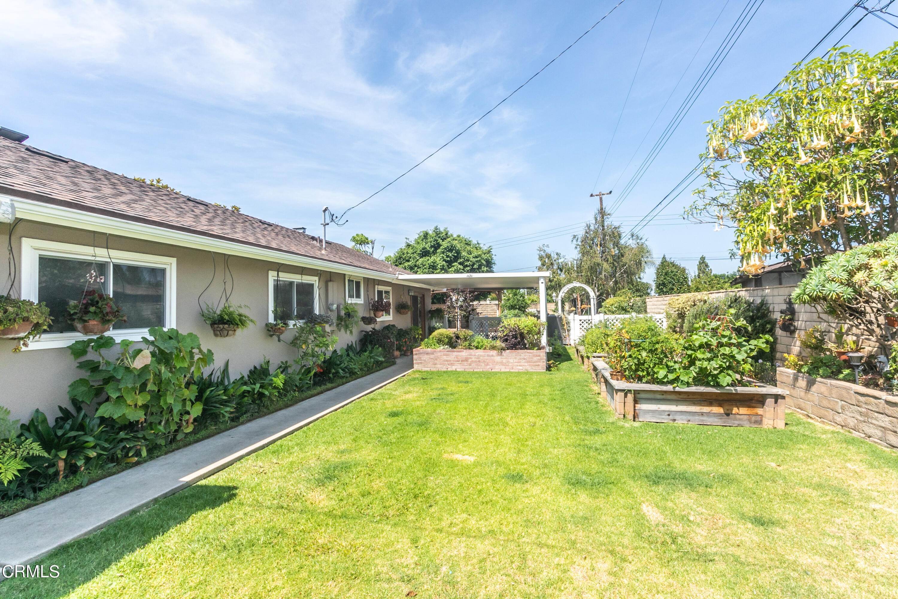 40. Single Family Homes for Sale at 527 Keyser Rondo Camarillo, California 93010 United States