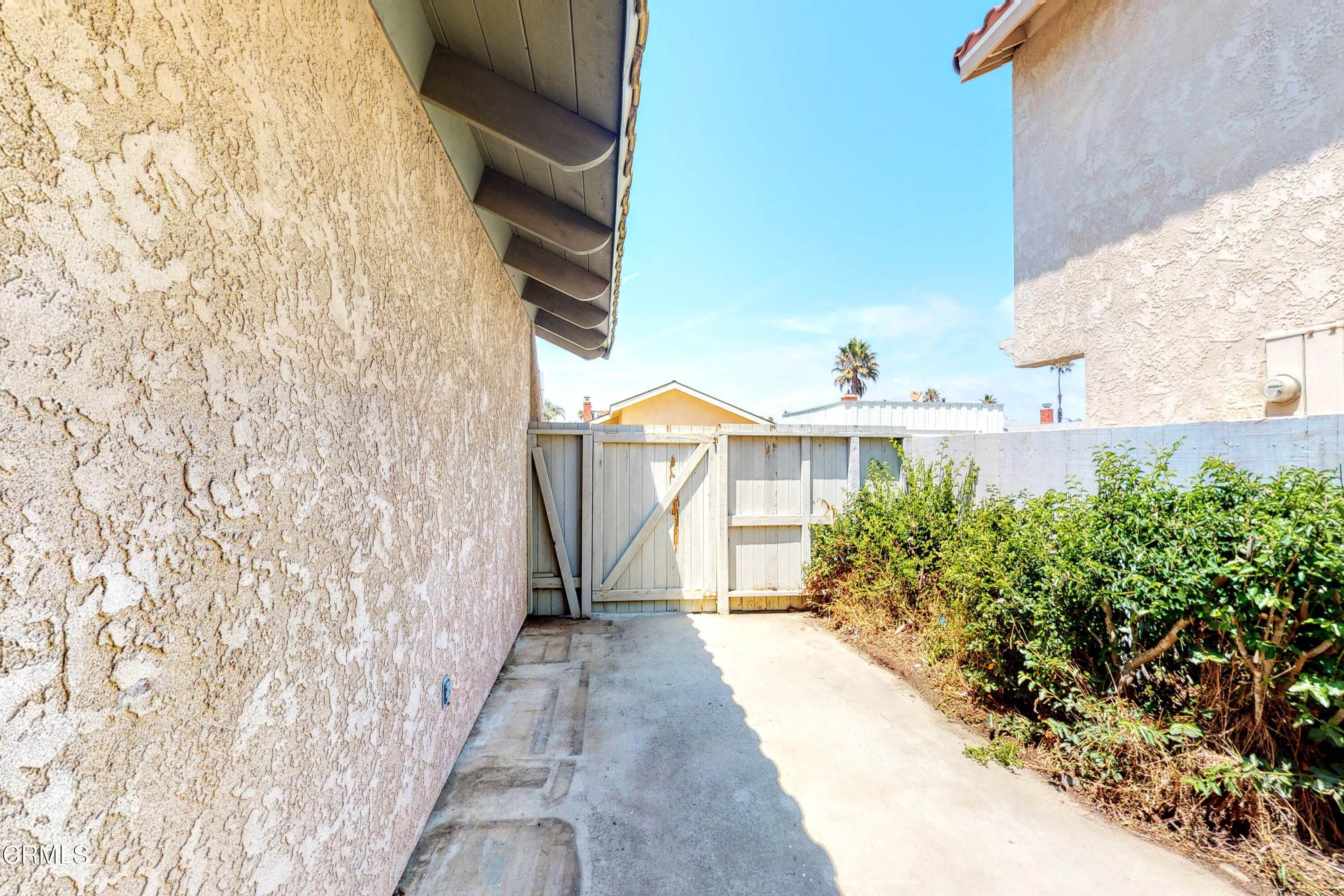 27. Single Family Homes for Sale at 4835 Island View Street Oxnard, California 93035 United States