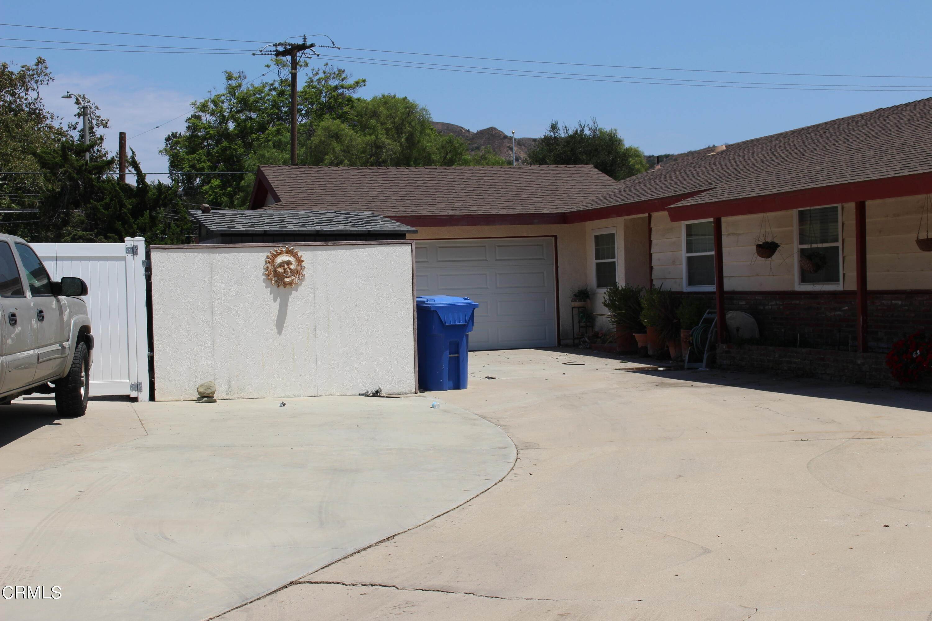 2. Single Family Homes for Sale at 1024 Honeywood Court Santa Paula, California 93060 United States