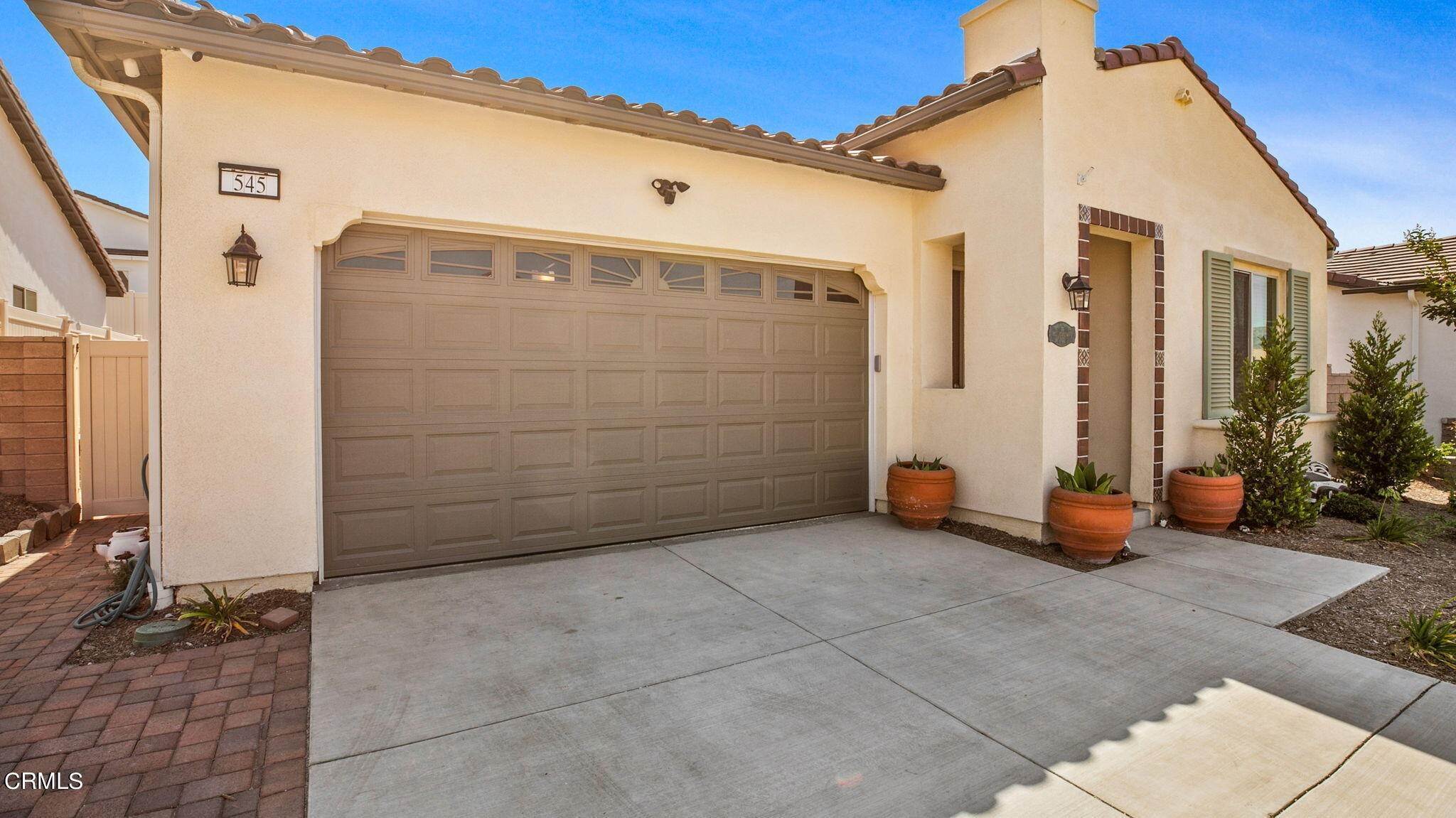 5. Single Family Homes for Sale at 545 Eureka Drive Santa Paula, California 93060 United States