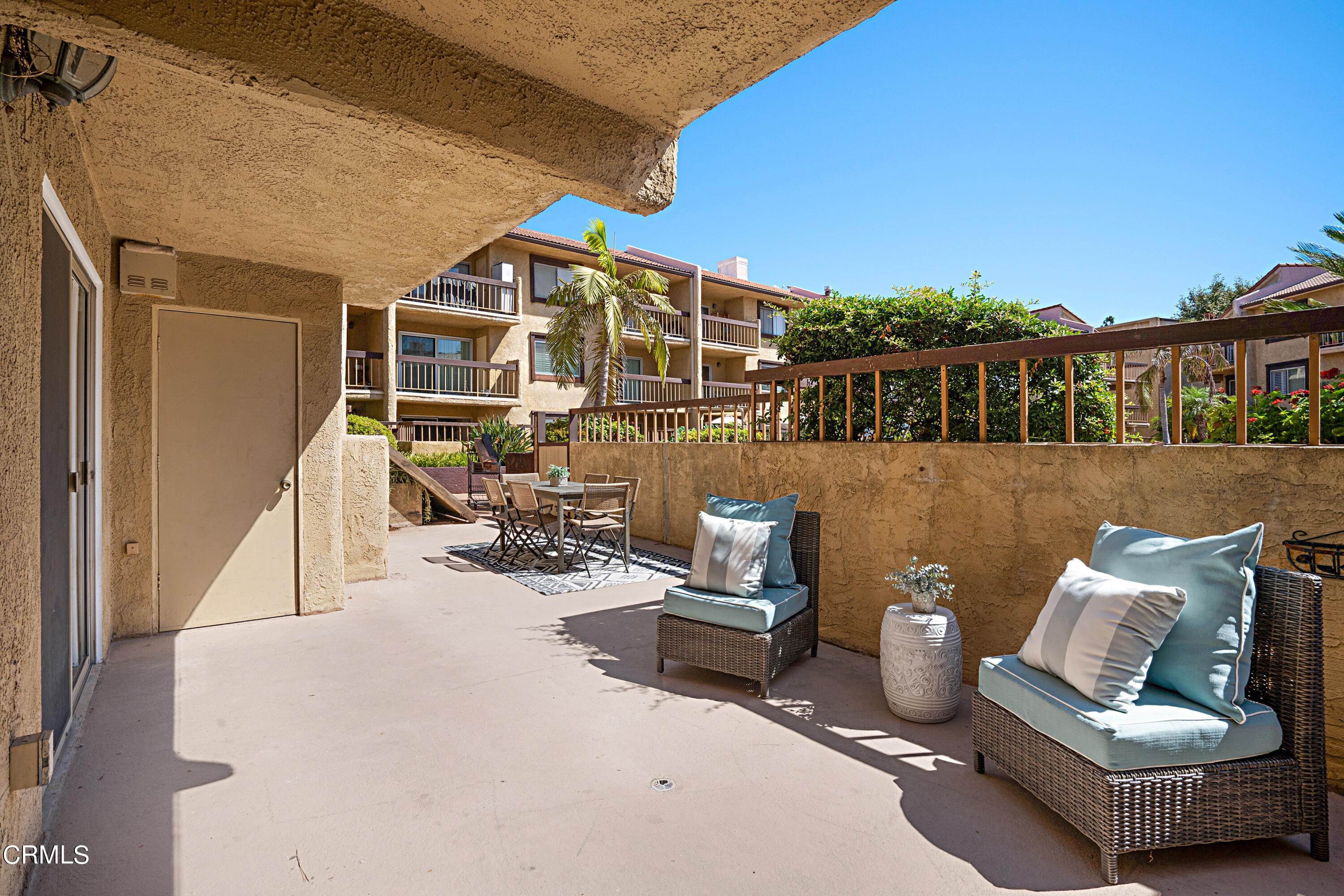 29. Condominiums for Sale at 3481 Stancrest Drive 115 #115 3481 Stancrest Drive 115 Glendale, California 91208 United States