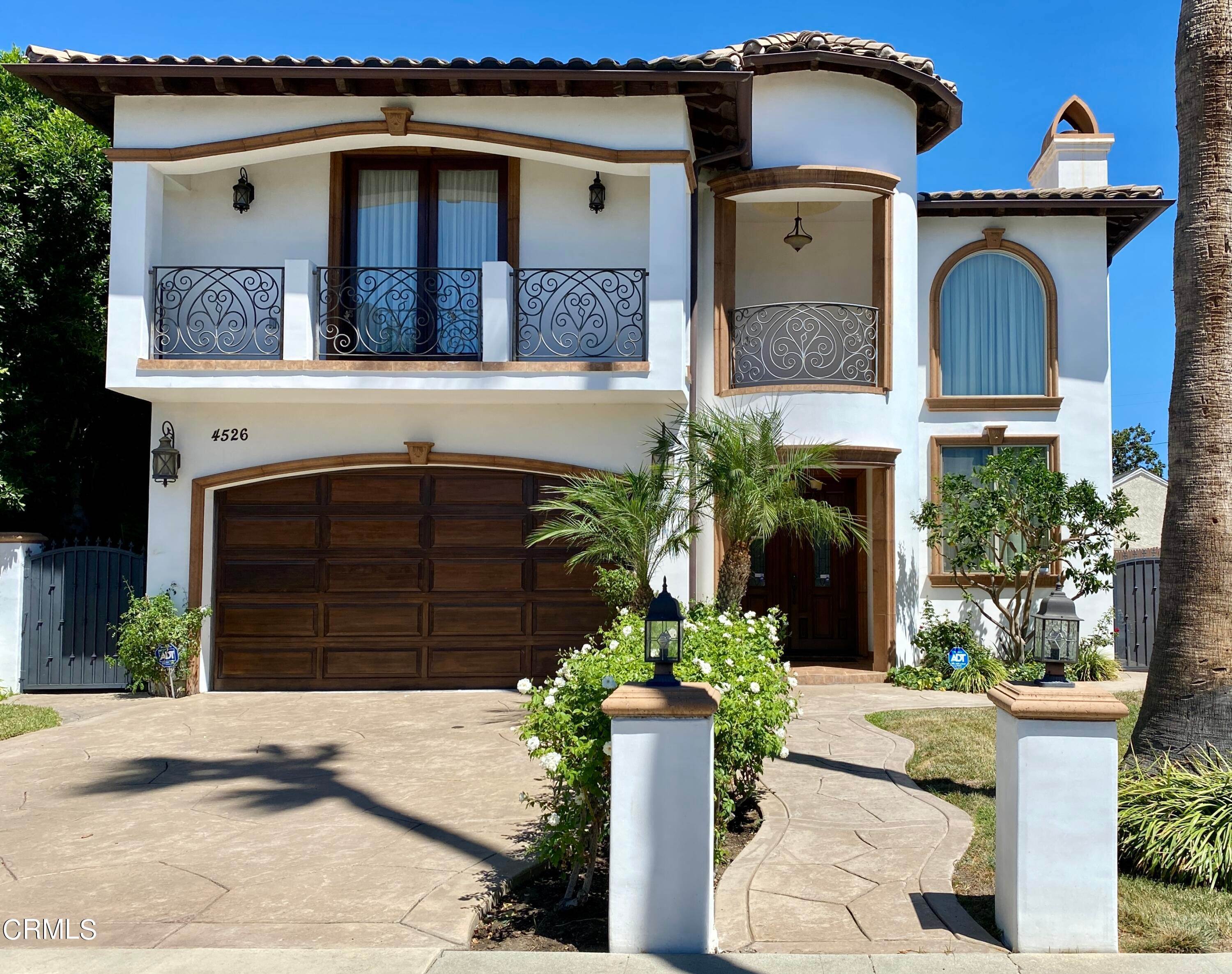 Single Family Homes 为 销售 在 4526 Katherine Avenue Sherman Oaks, 加利福尼亚州 91423 美国