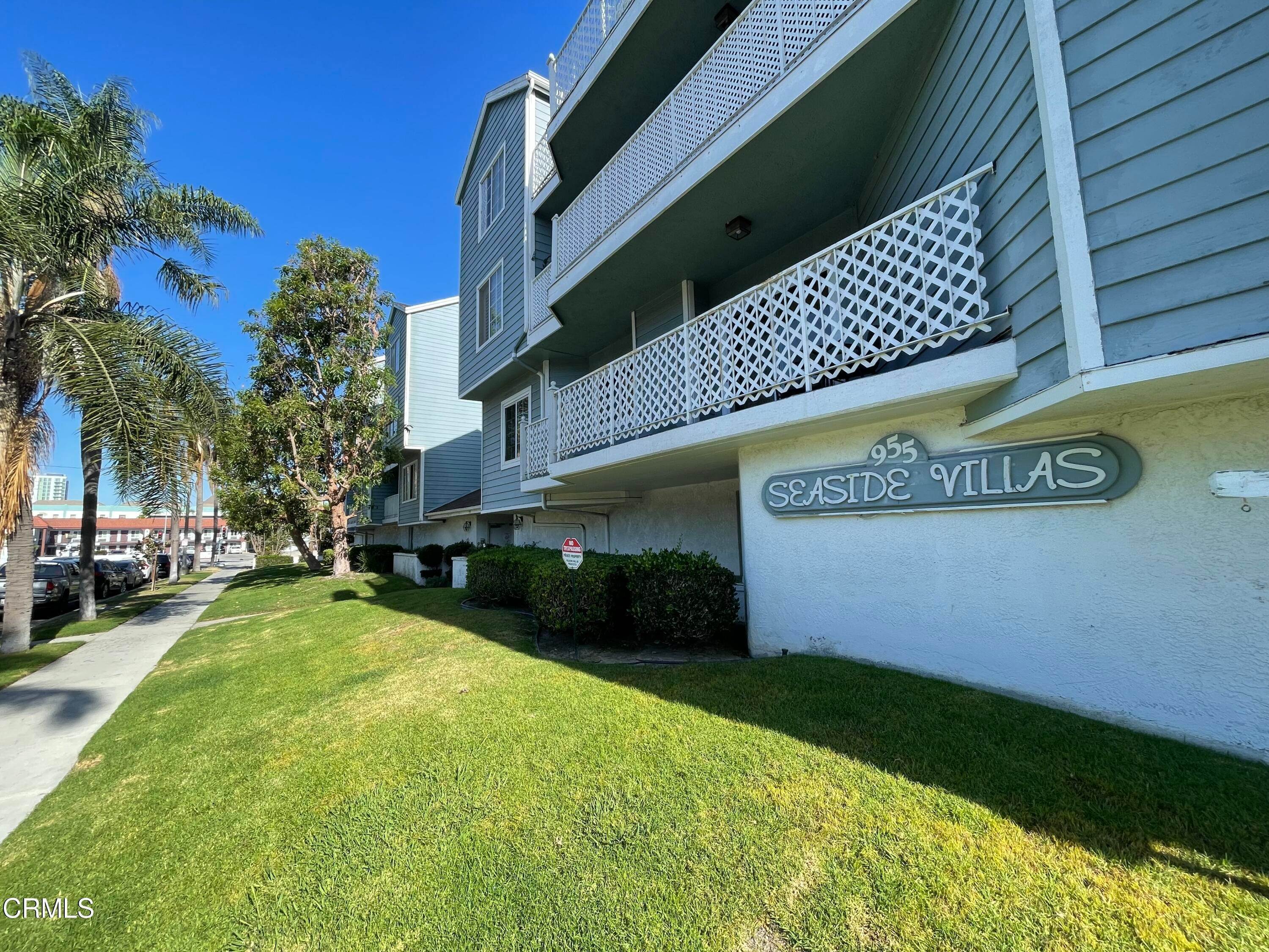 Condominiums for Sale at 955 East 3rd Street 203 #203 955 East 3rd Street 203 Long Beach, California 90802 United States
