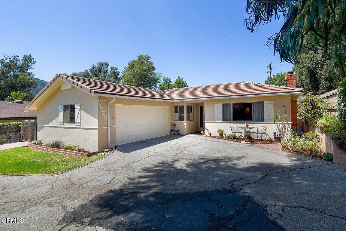 Single Family Homes 为 销售 在 3858 4th Avenue La Crescenta, 加利福尼亚州 91214 美国