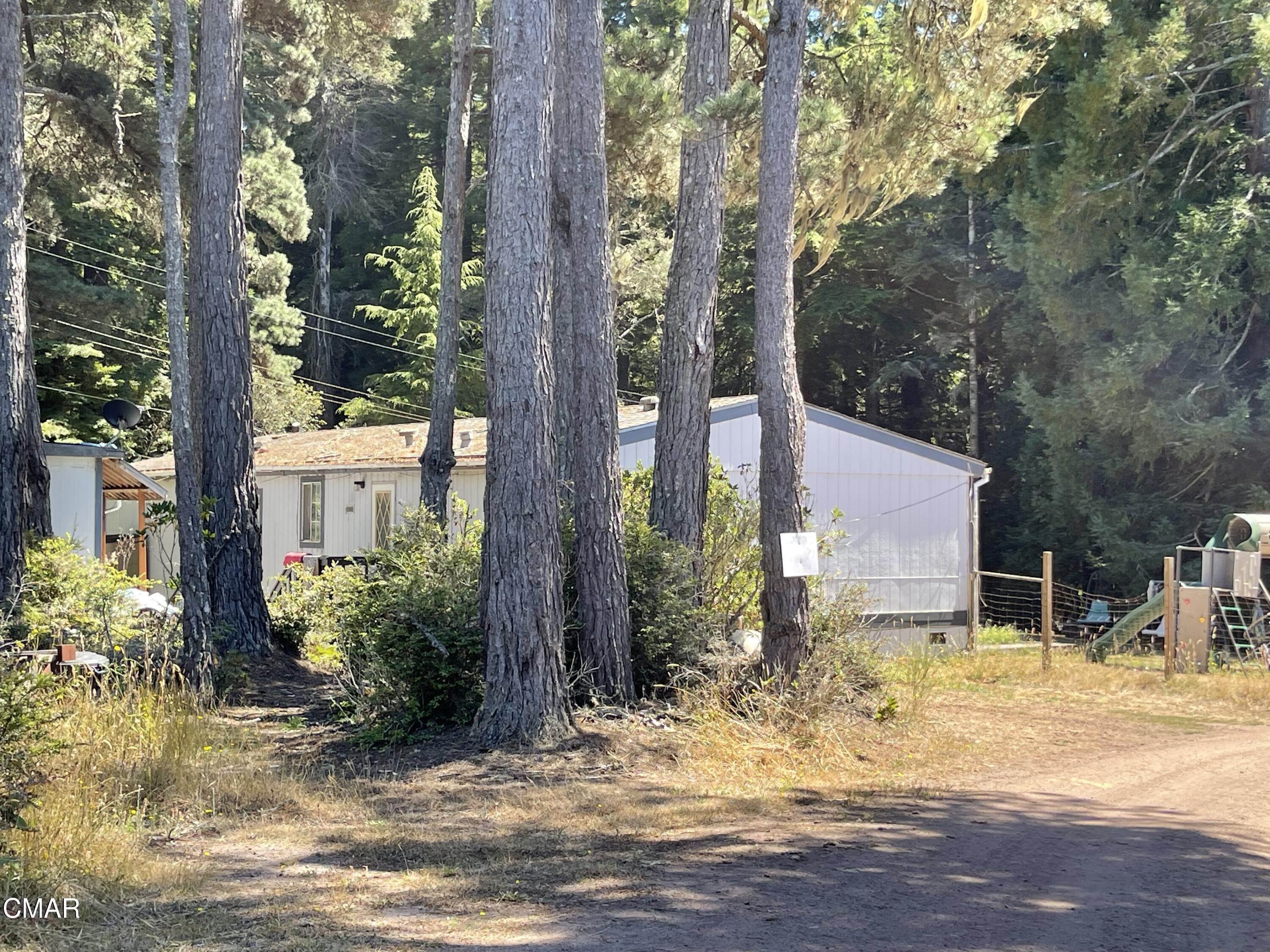 28. Single Family Homes for Sale at 30701 Turner Road Fort Bragg, California 95437 United States