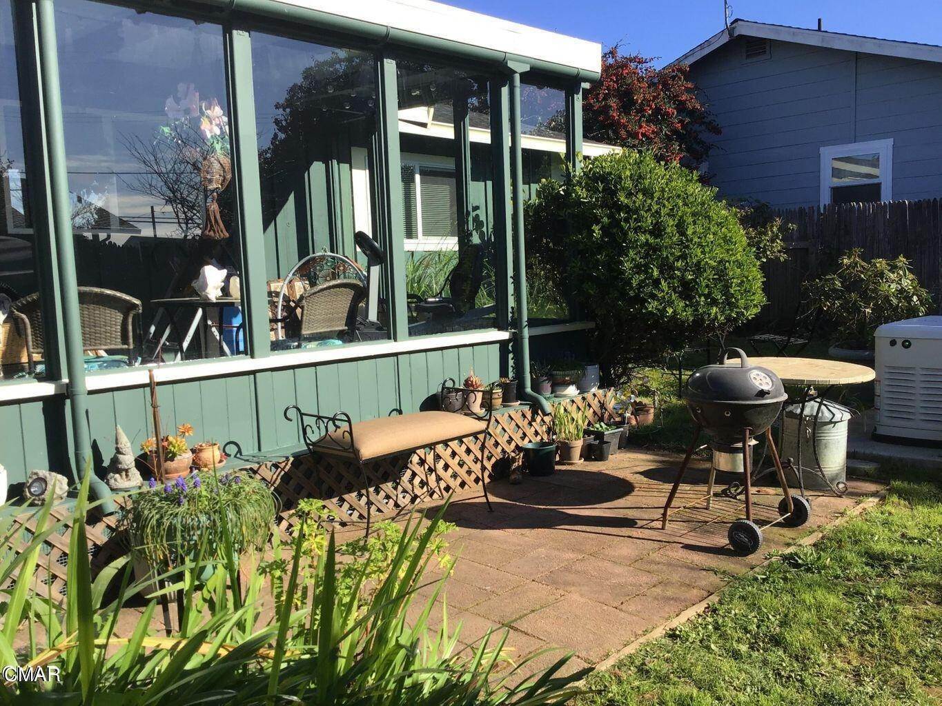 5. Single Family Homes for Sale at 111 Oak Terrace Court Fort Bragg, California 95437 United States