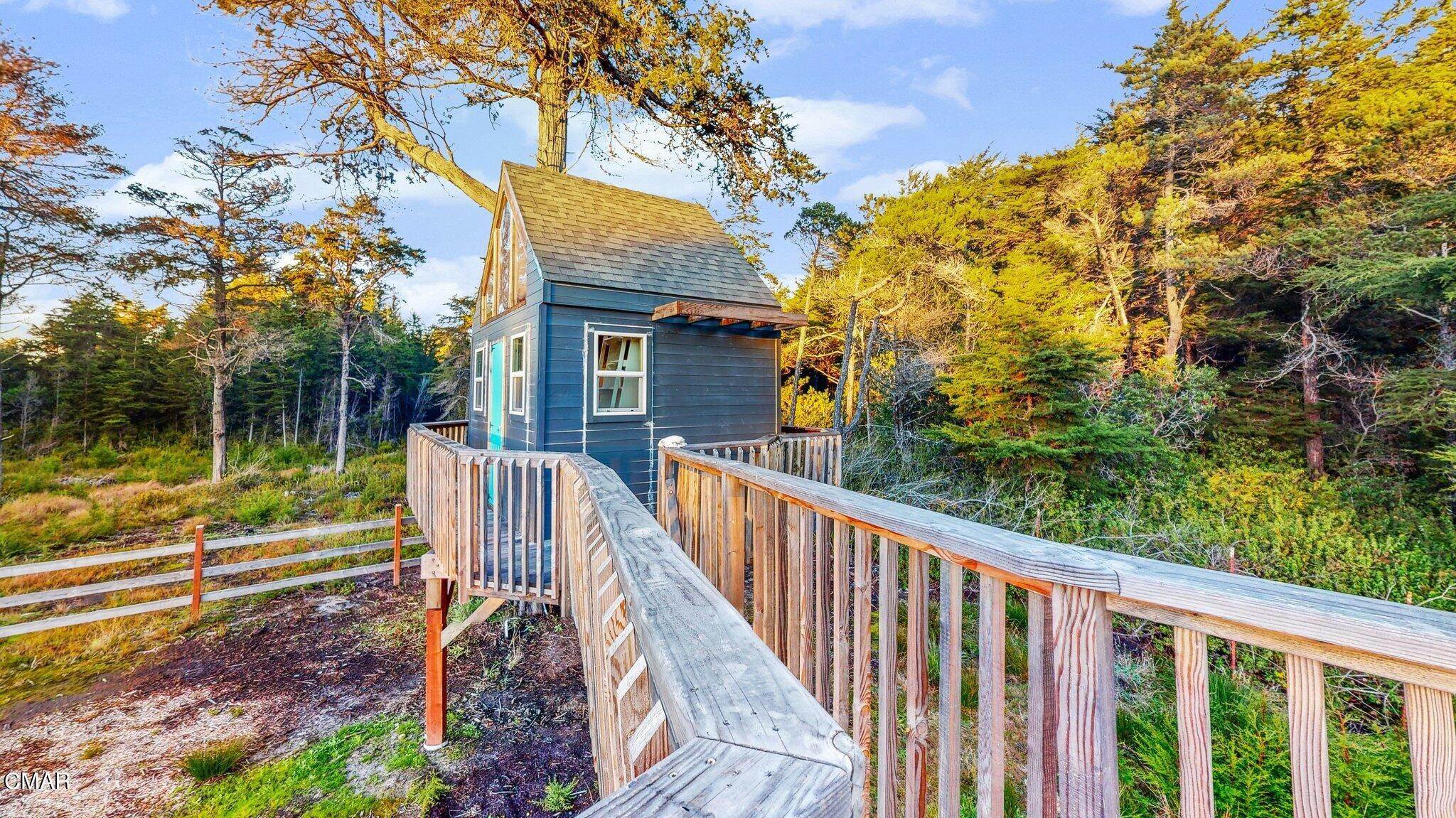 36. Single Family Homes for Sale at 31120 Thomas Lane Fort Bragg, California 95437 United States