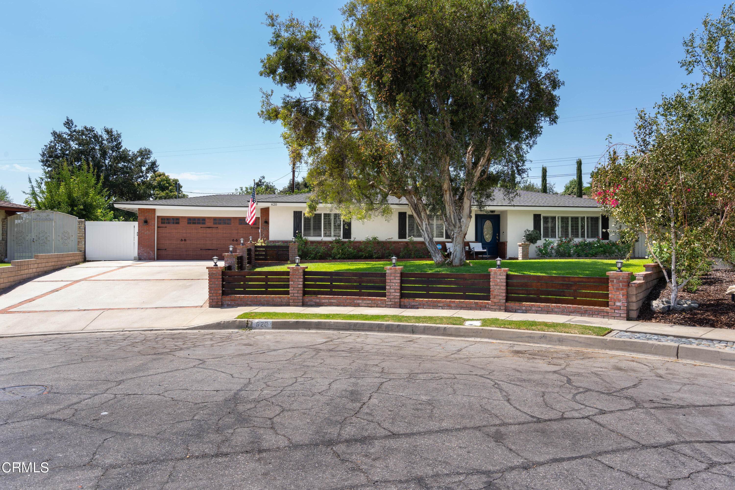 Single Family Homes 为 销售 在 620 Crestglen Road 格伦多拉, 加利福尼亚州 91741 美国
