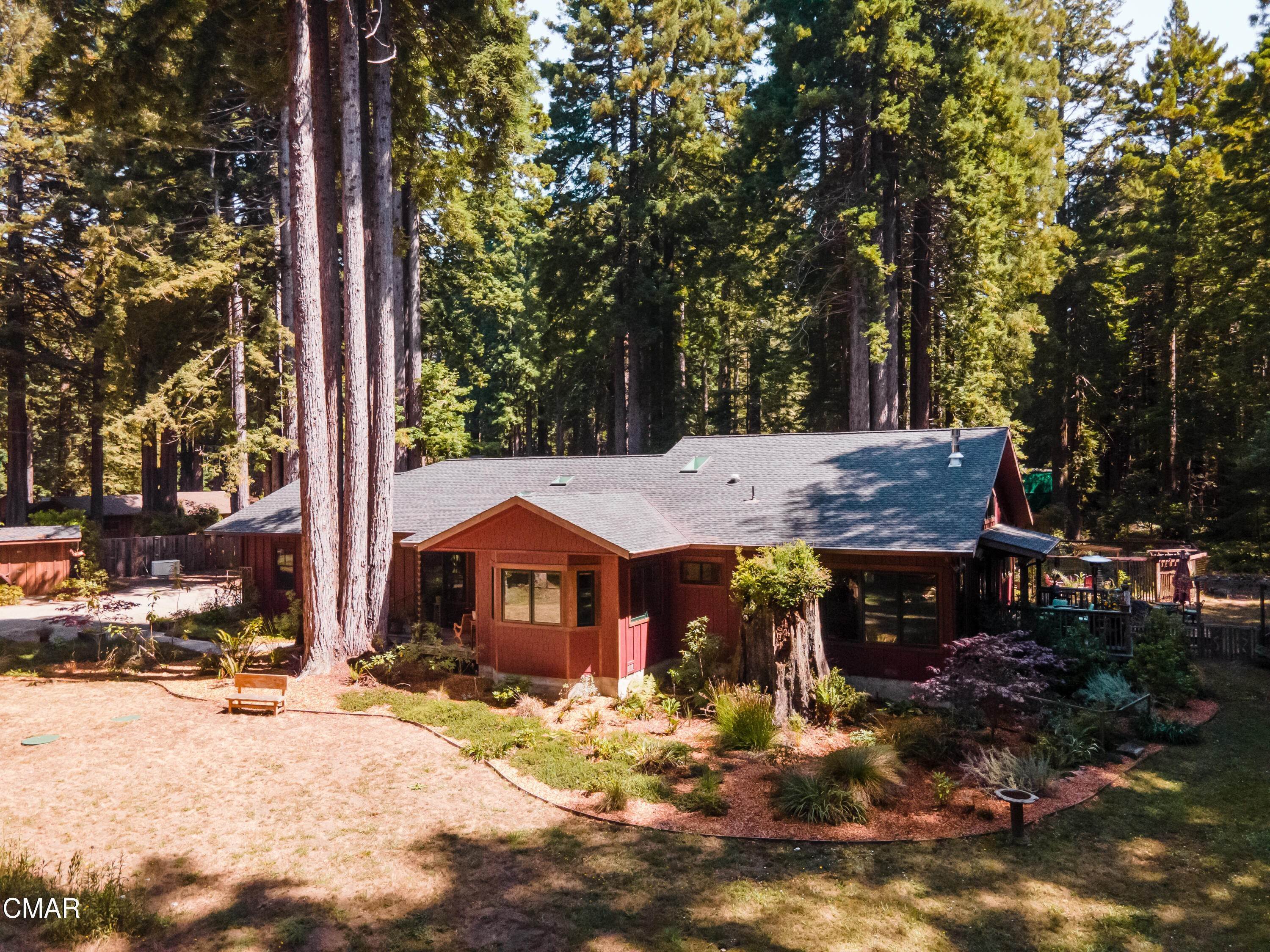 Single Family Homes 为 销售 在 44301 Surfwood Drive Mendocino, 加利福尼亚州 95460 美国