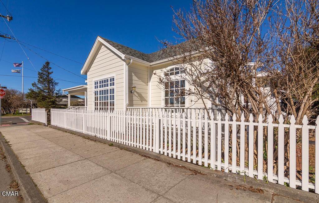 3. Single Family Homes for Sale at 501 East Laurel Street Fort Bragg, California 95437 United States