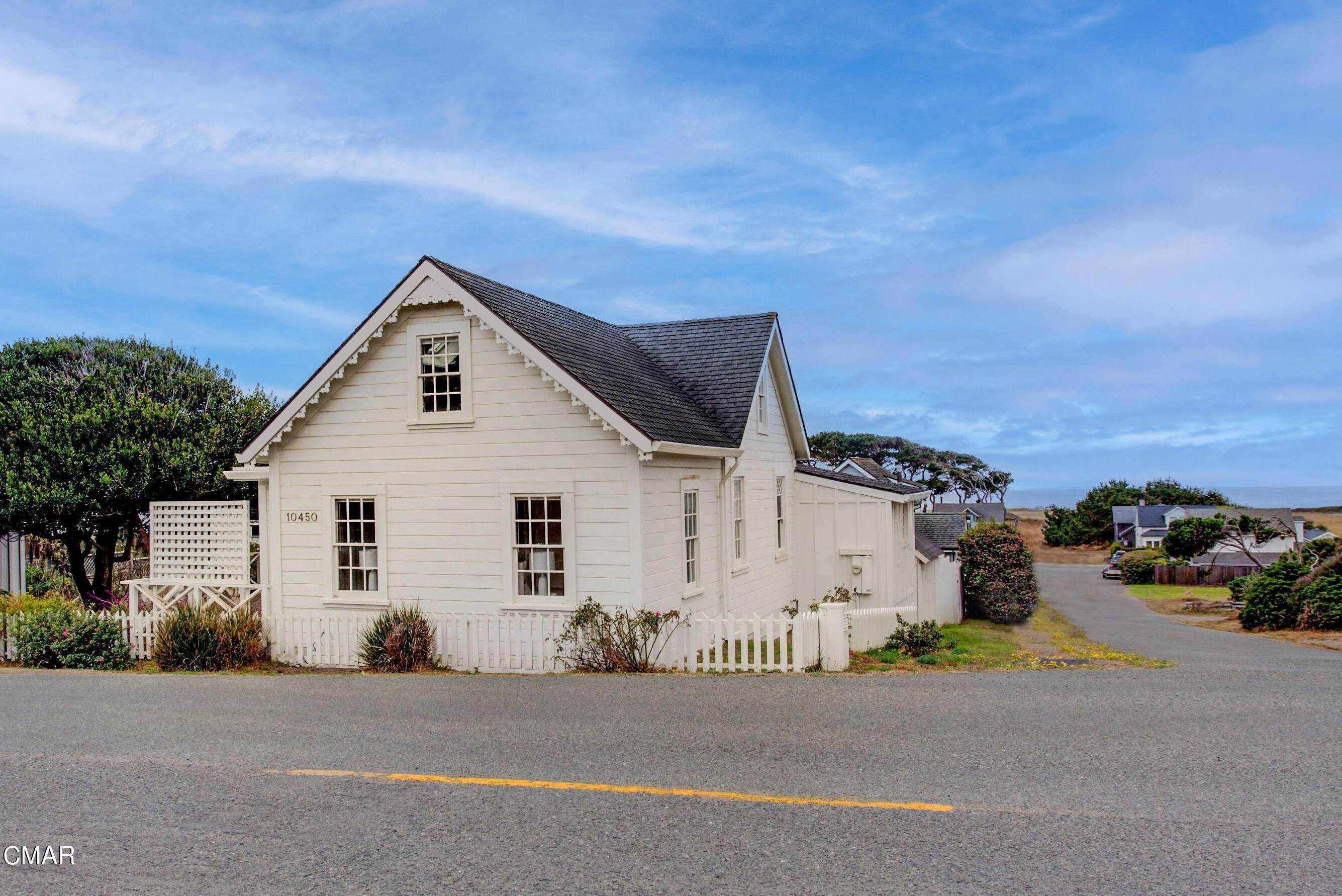 3. Single Family Homes for Sale at 10450 Heeser Street Mendocino, California 95460 United States