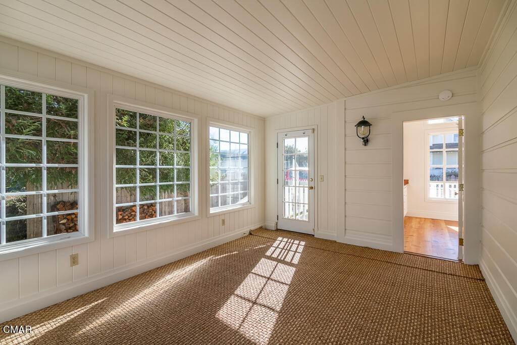 9. Single Family Homes for Sale at 501 East Laurel Street Fort Bragg, California 95437 United States