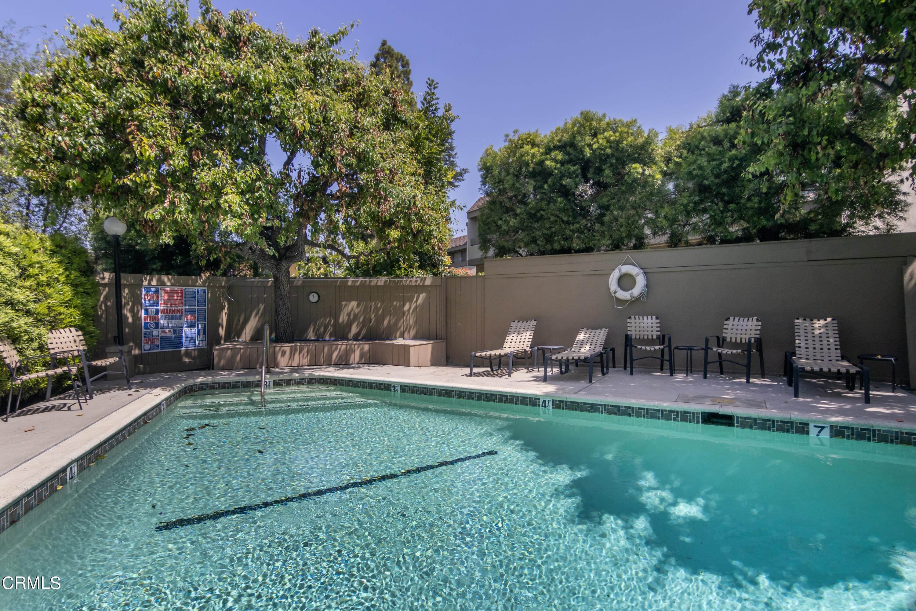 21. Condominiums for Sale at 201 North Orange Grove Boulevard 545 #545 201 North Orange Grove Boulevard 545 Pasadena, California 91103 United States