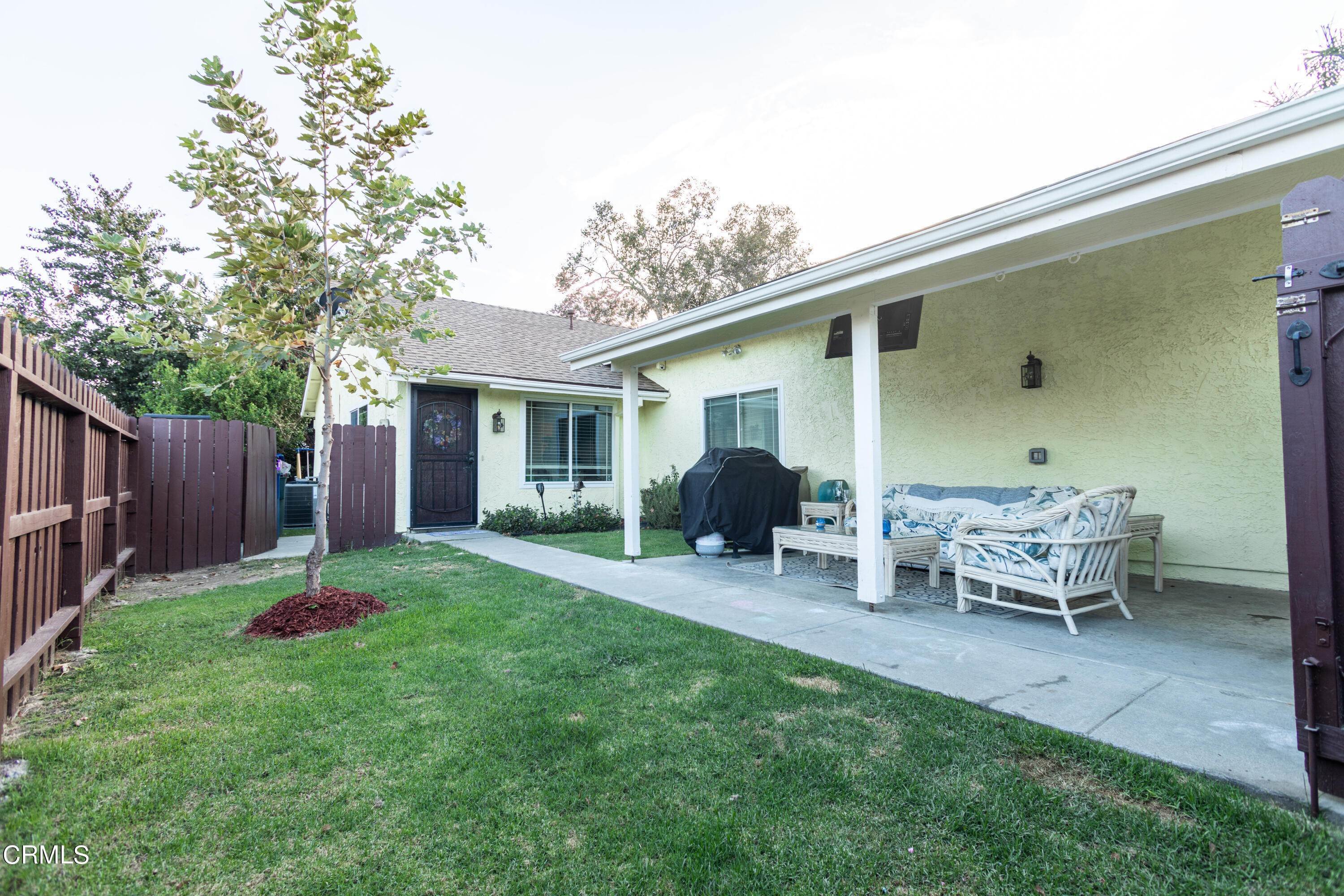4. Single Family Homes for Sale at 5240 Hidalgo Street Camarillo, California 93012 United States