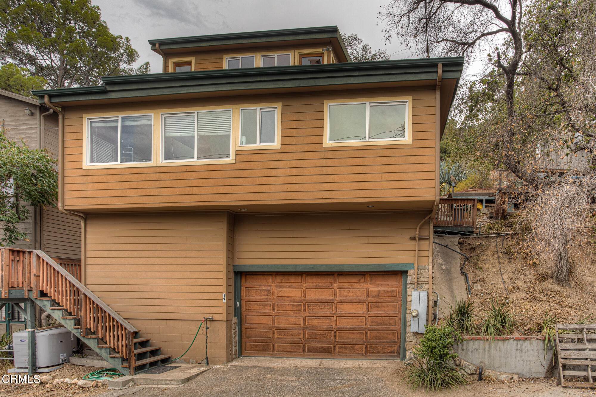 37. Single Family Homes for Sale at 17 Mountain Oaks La Crescenta, California 91214 United States