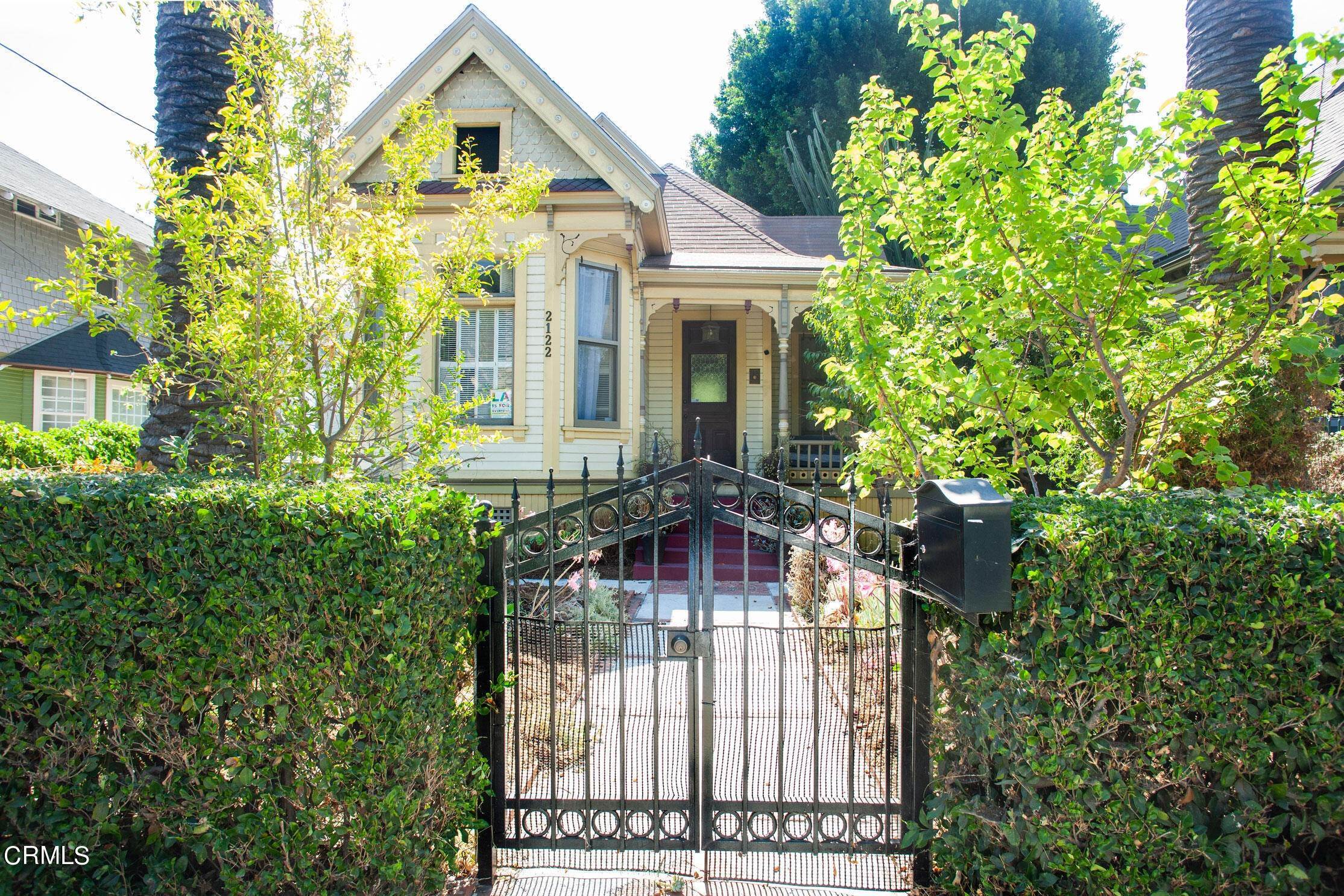 2. Single Family Homes for Sale at 2122 Bonsallo Avenue Los Angeles, California 90007 United States