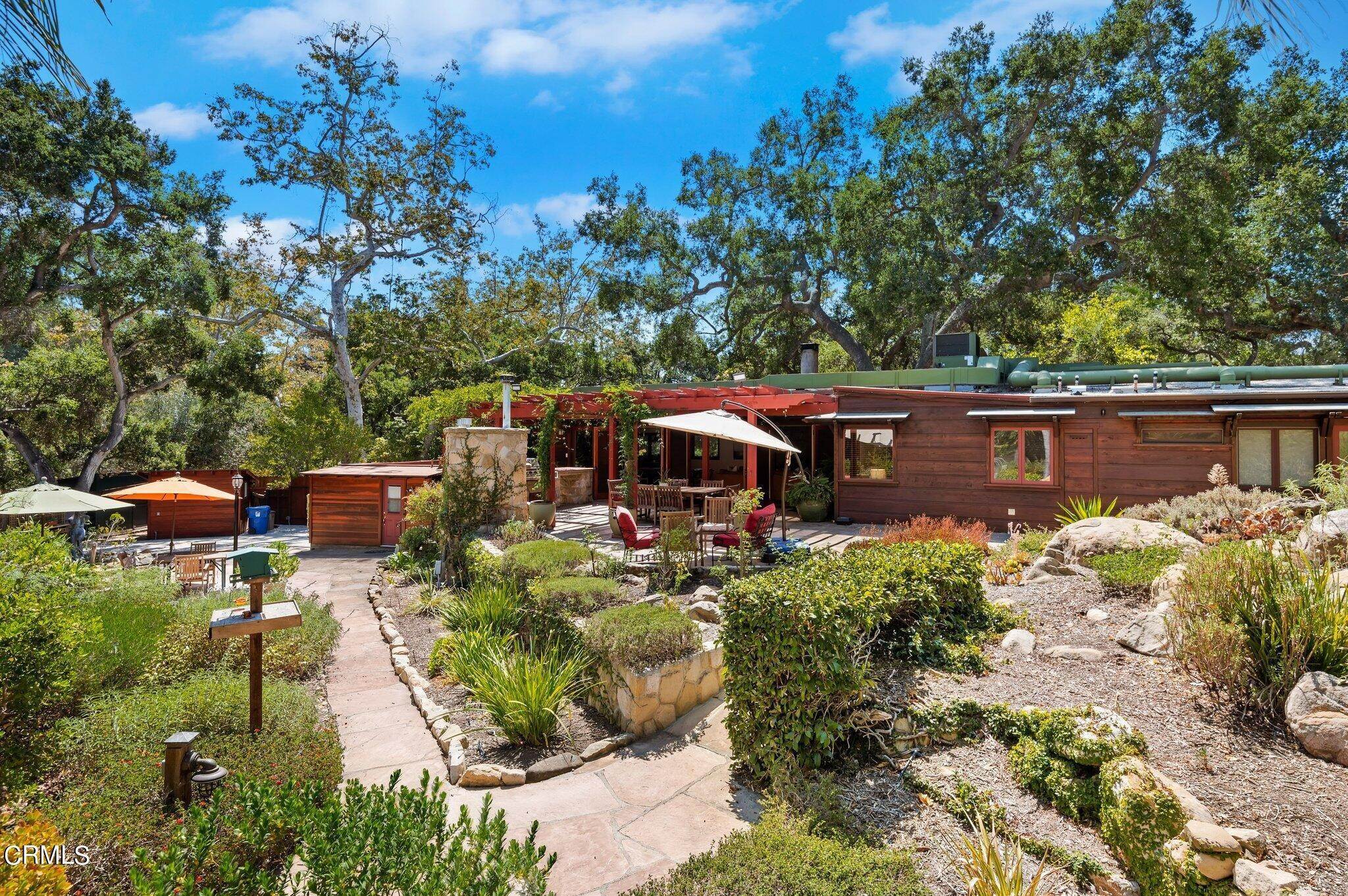 19. Single Family Homes for Sale at 902 Mission Canyon Road Santa Barbara, California 93105 United States