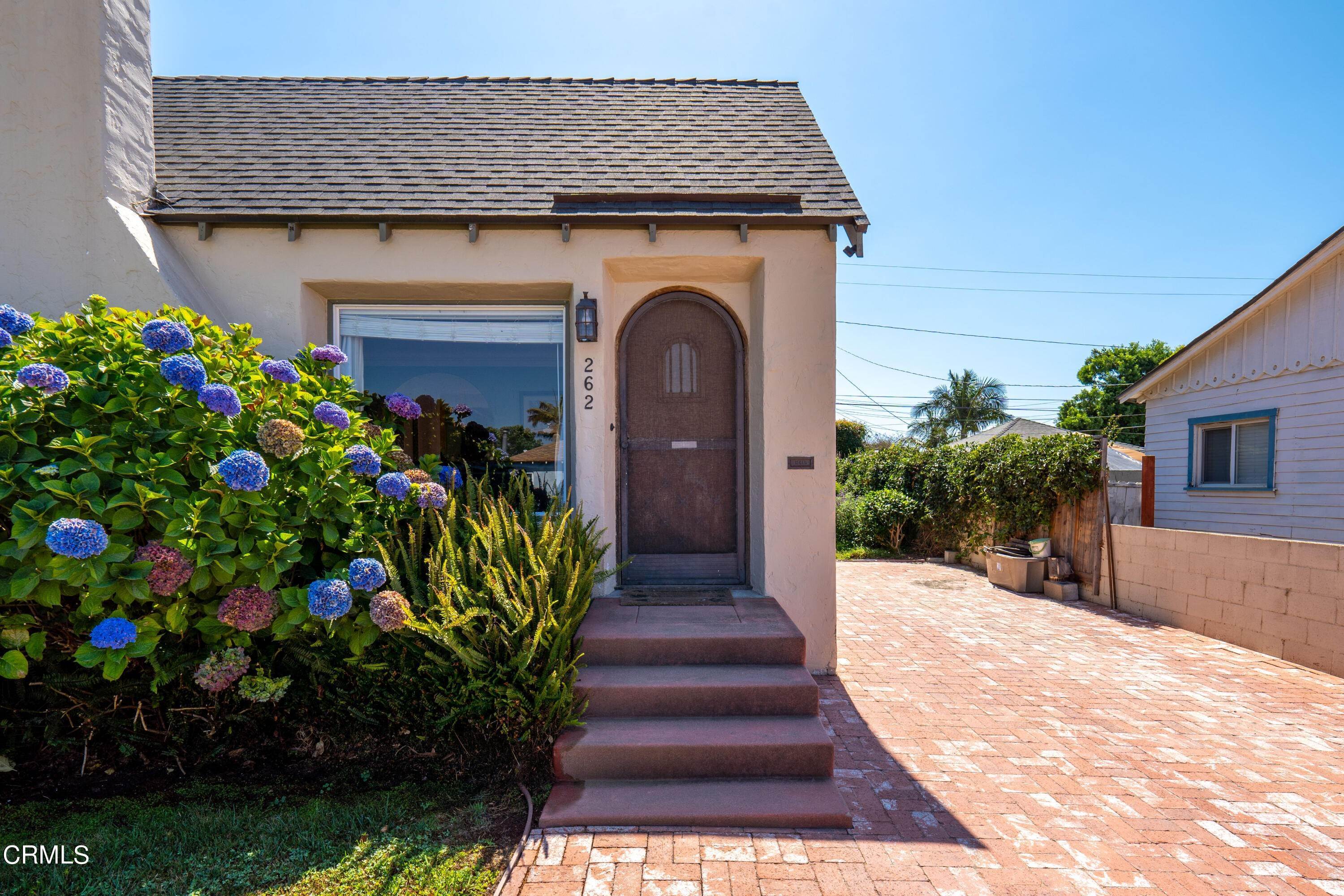 2. Single Family Homes for Sale at 262 East Vince Street Ventura, California 93001 United States