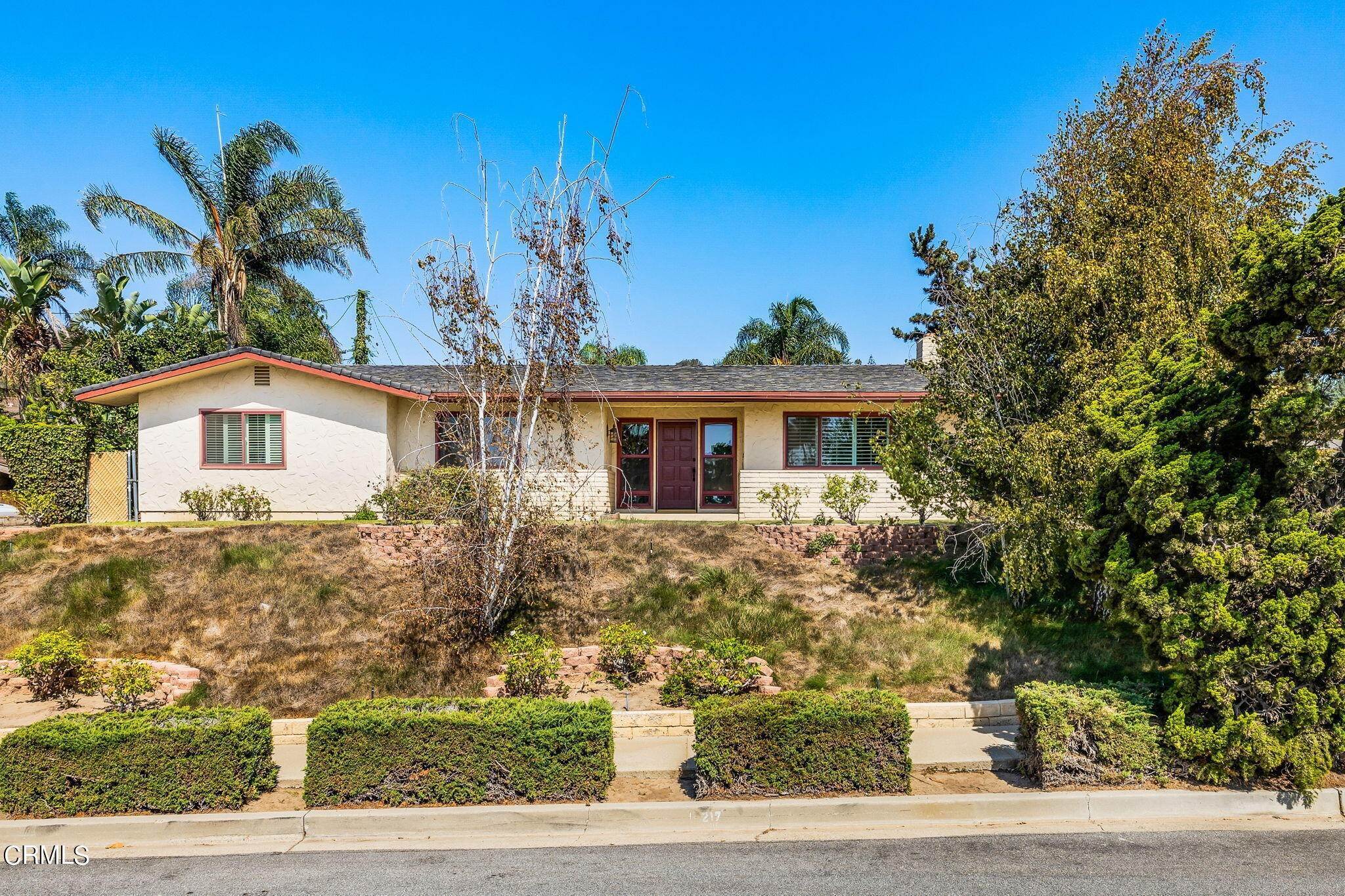 4. Single Family Homes for Sale at 217 Camino Castenada Camarillo, California 93010 United States