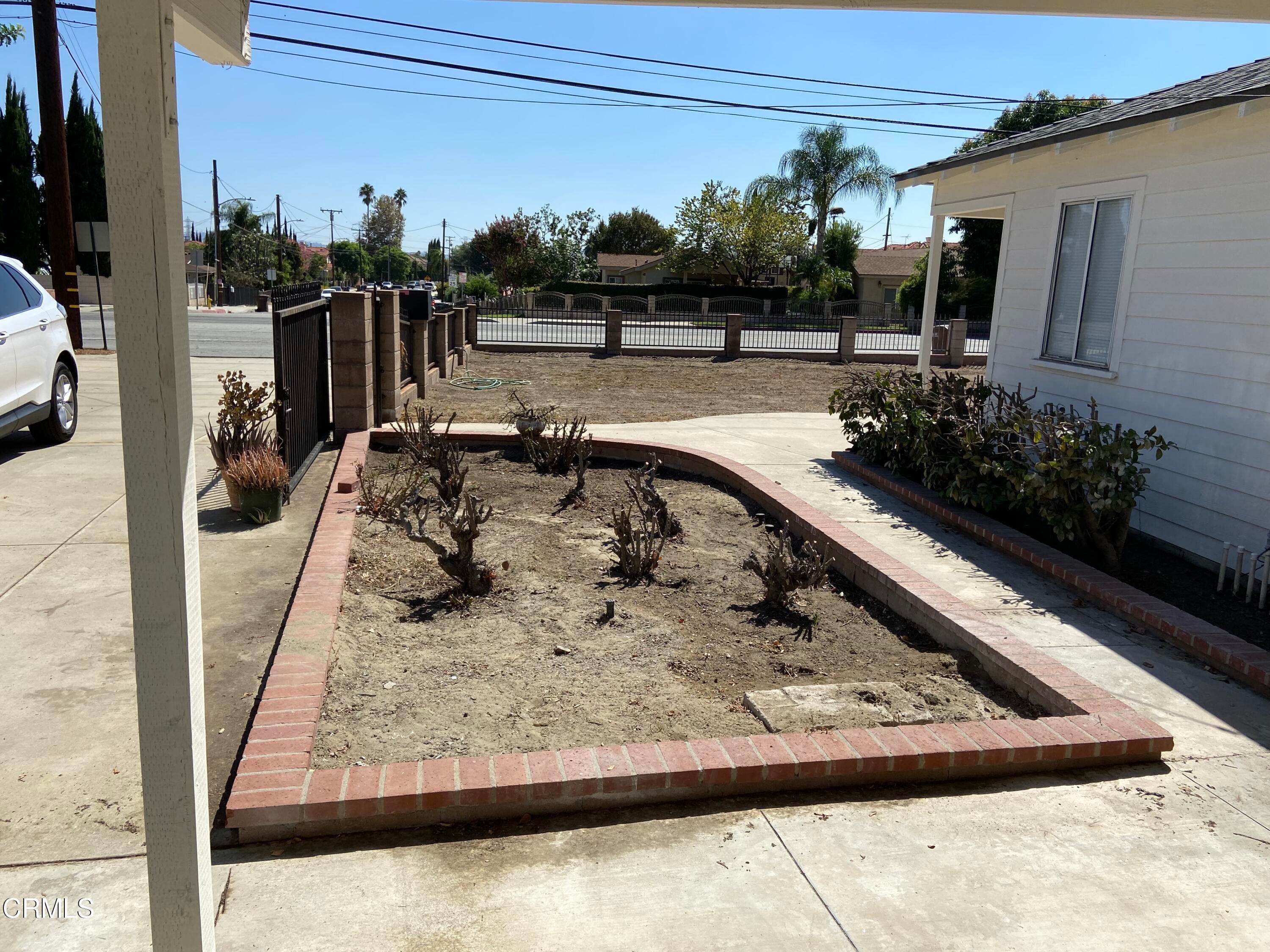 29. Single Family Homes for Sale at 12139 Lower Azusa Road El Monte, California 91732 United States