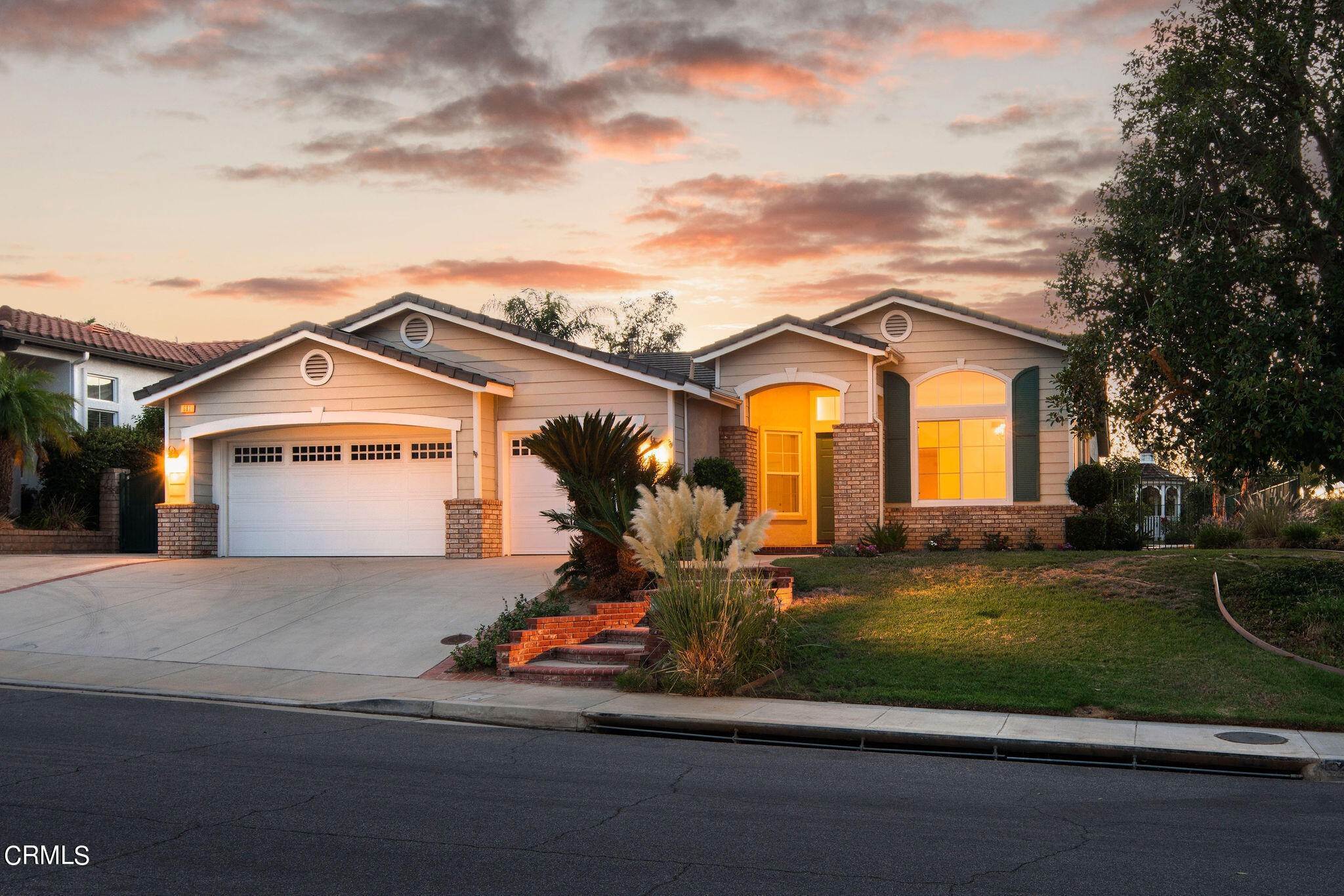 Single Family Homes por un Venta en 691 Hailey Court Simi Valley, California 93065 Estados Unidos