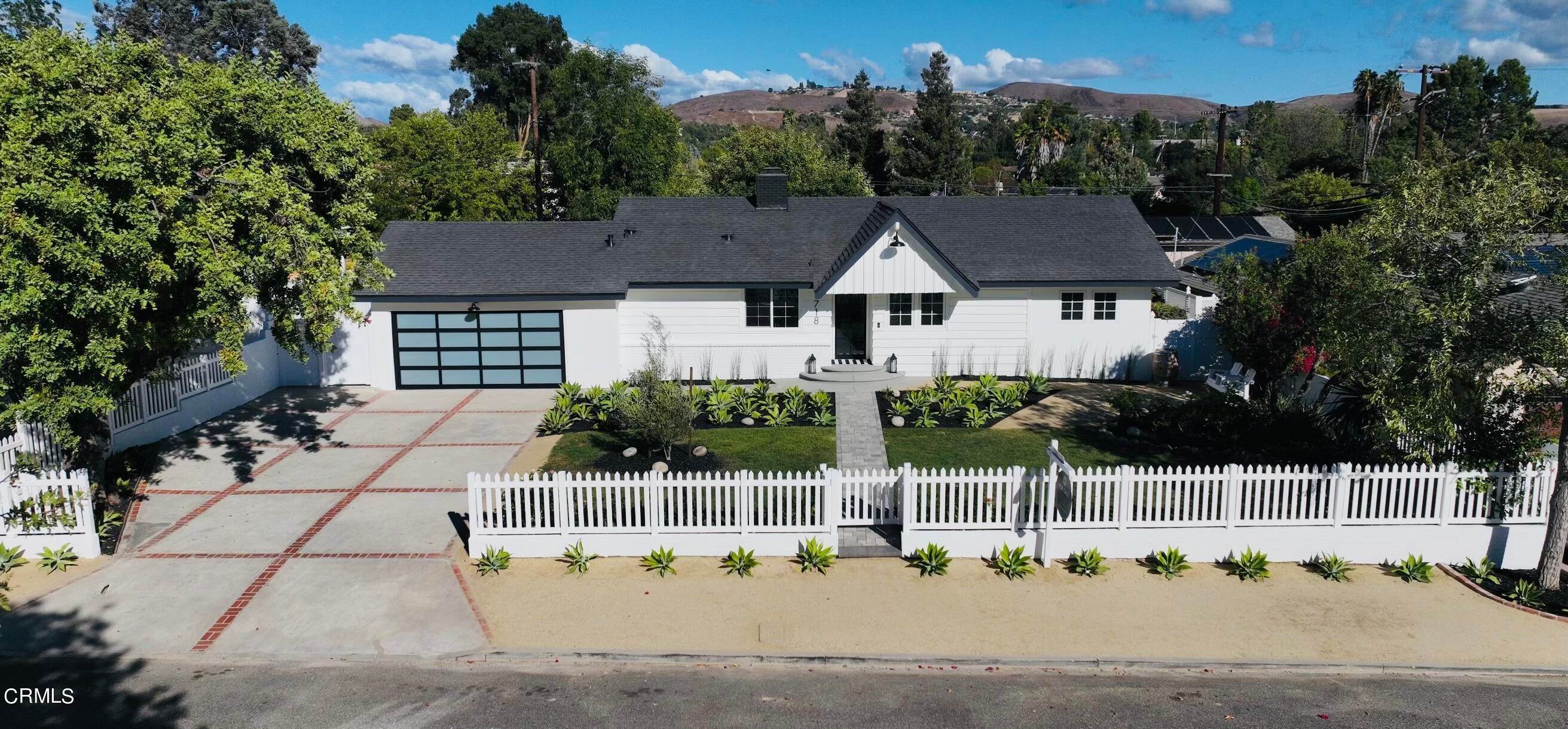 Single Family Homes 为 销售 在 1718 Wellesley Drive 千橡市, 加利福尼亚州 91360 美国