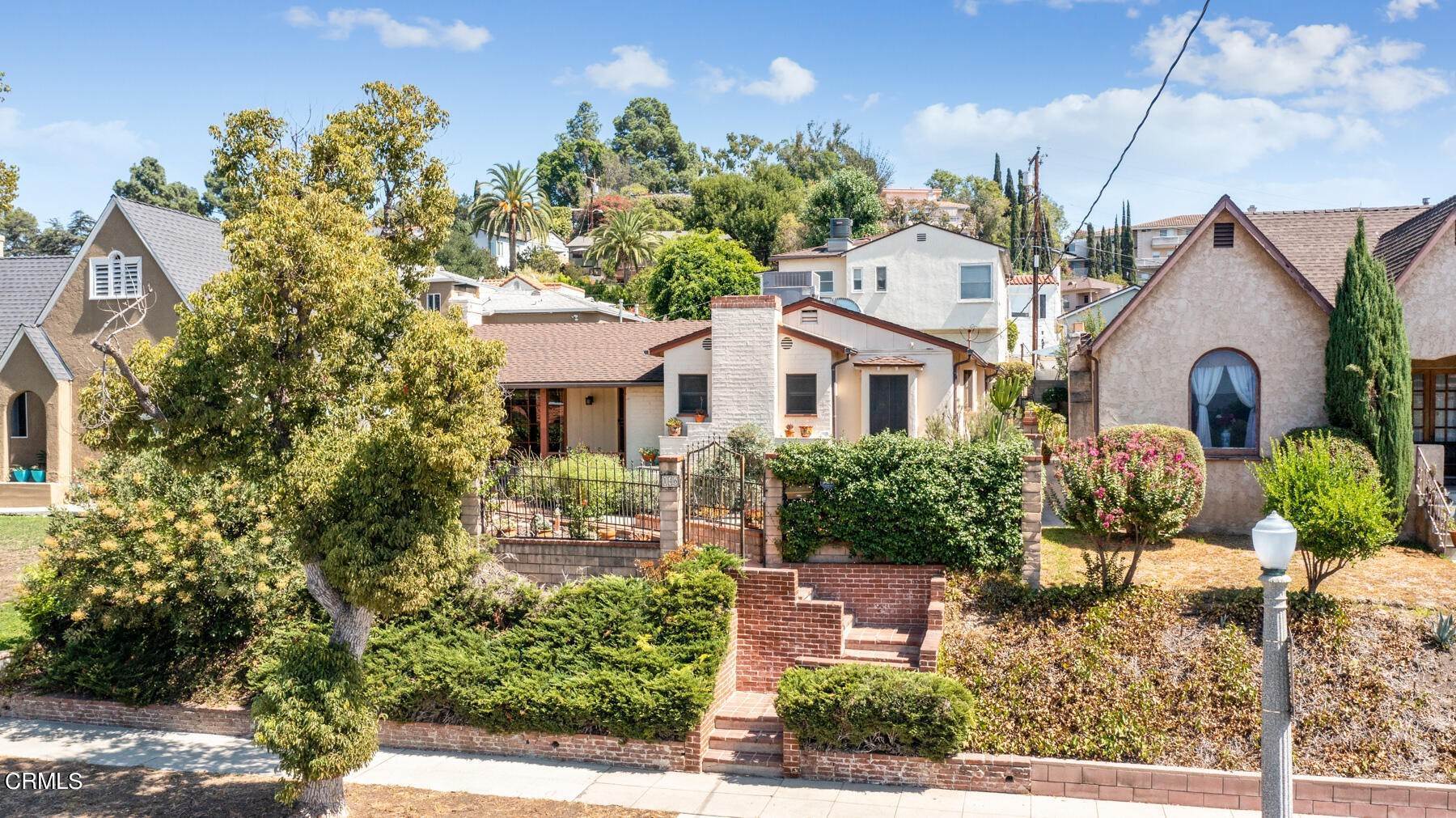 Duplex Homes por un Venta en 146 Westmont Drive Alhambra, California 91801 Estados Unidos