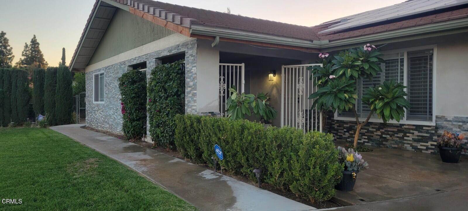 Single Family Homes por un Venta en 10955 Mechanics Way Jurupa, California 91752 Estados Unidos