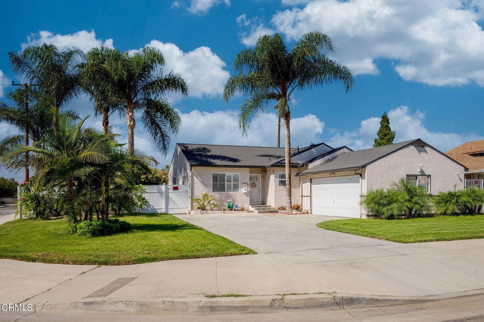 Single Family Homes 为 销售 在 12809 Curtis And King Road Norwalk, 加利福尼亚州 90650 美国