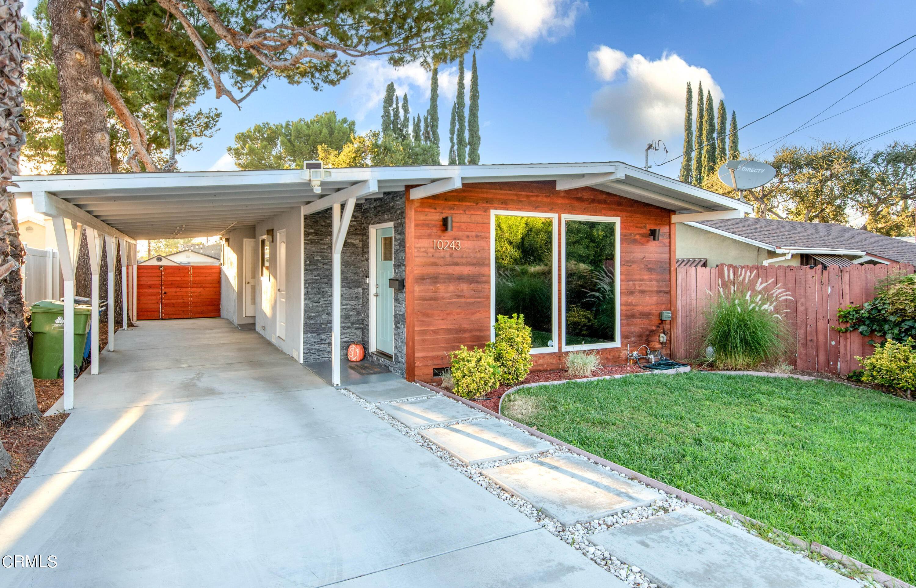 Single Family Homes por un Venta en 10243 Jardine Avenue Sunland, California 91040 Estados Unidos