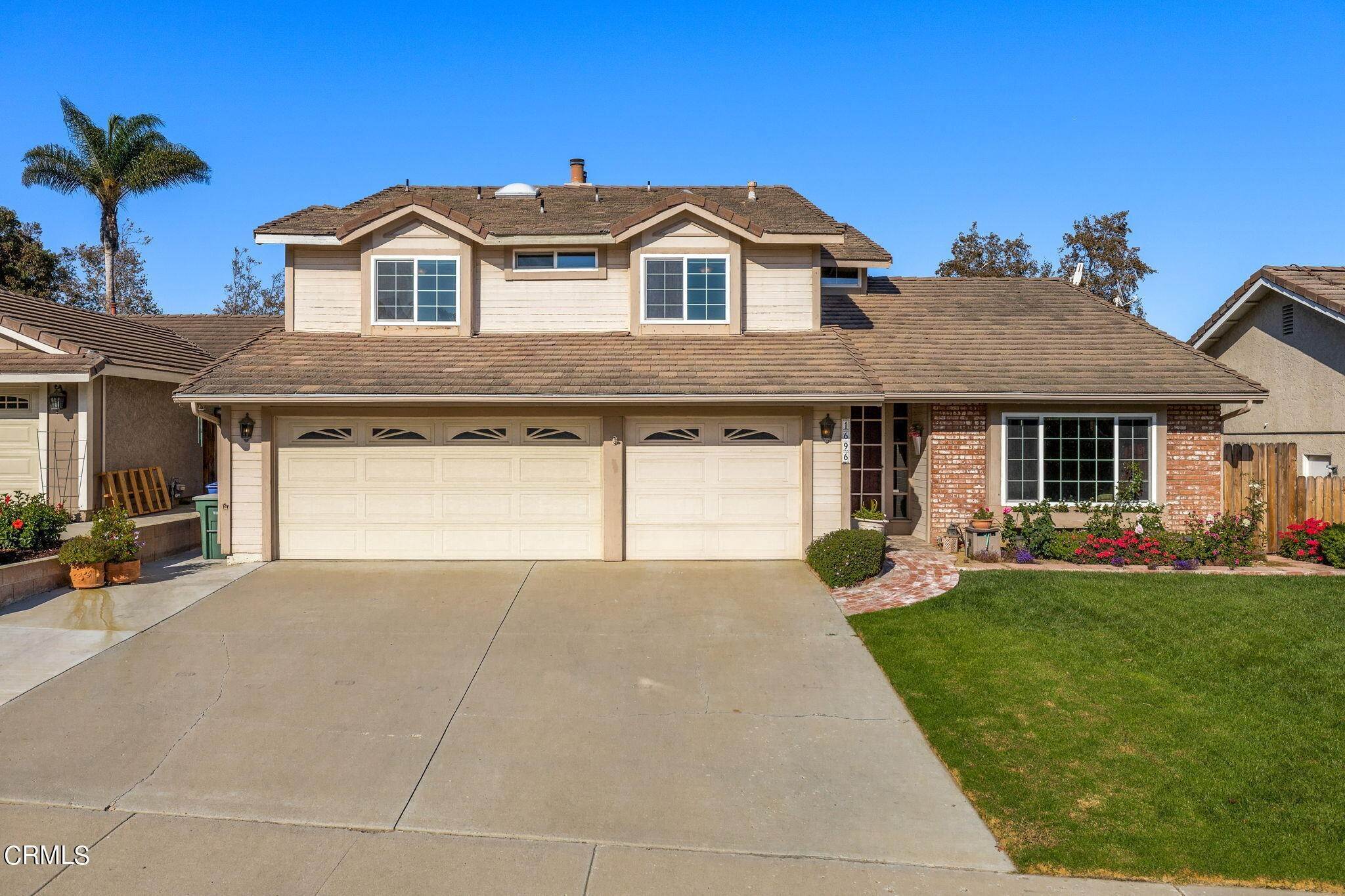 Single Family Homes 为 销售 在 1696 San Joaquin Avenue 凡吐拉市, 加利福尼亚州 93004 美国