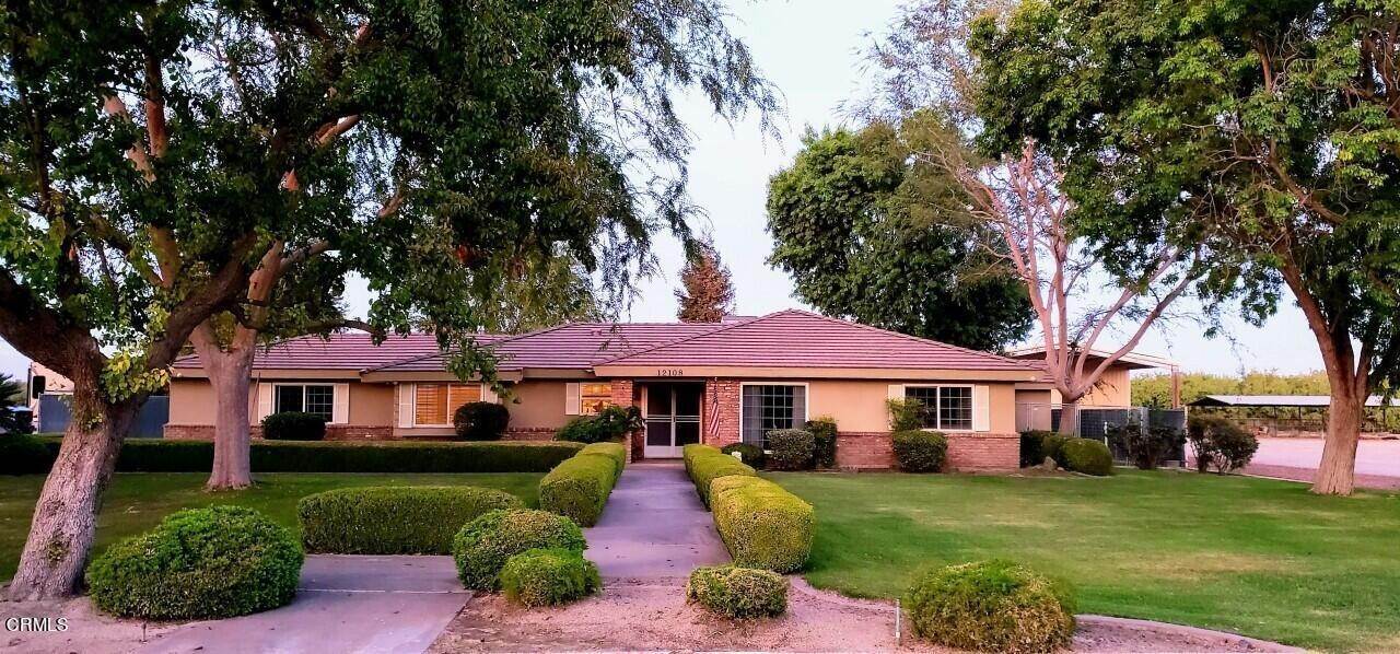 Single Family Homes 为 销售 在 12108 Gosford Road Bakersfield, 加利福尼亚州 93313 美国