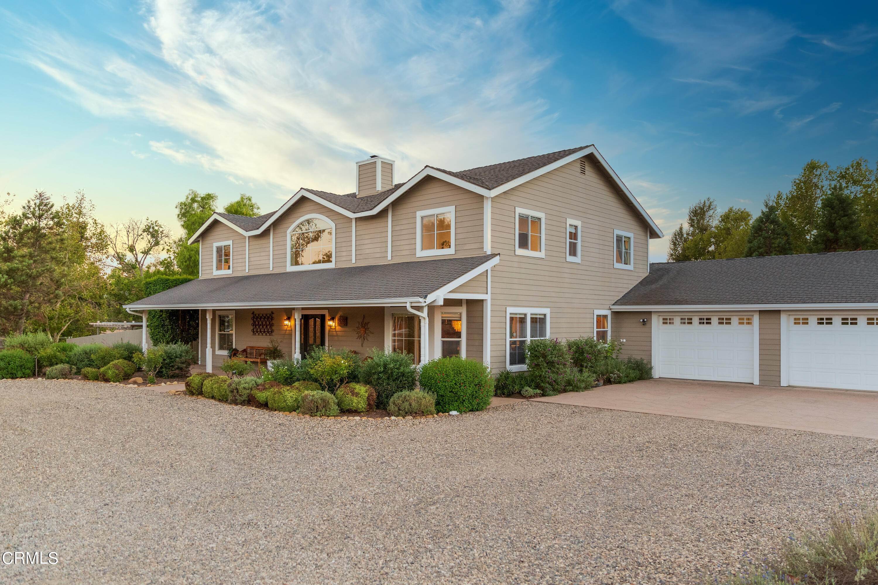 Single Family Homes 为 销售 在 2697 Santa Barbara Avenue 洛斯奥利弗斯, 加利福尼亚州 93441 美国
