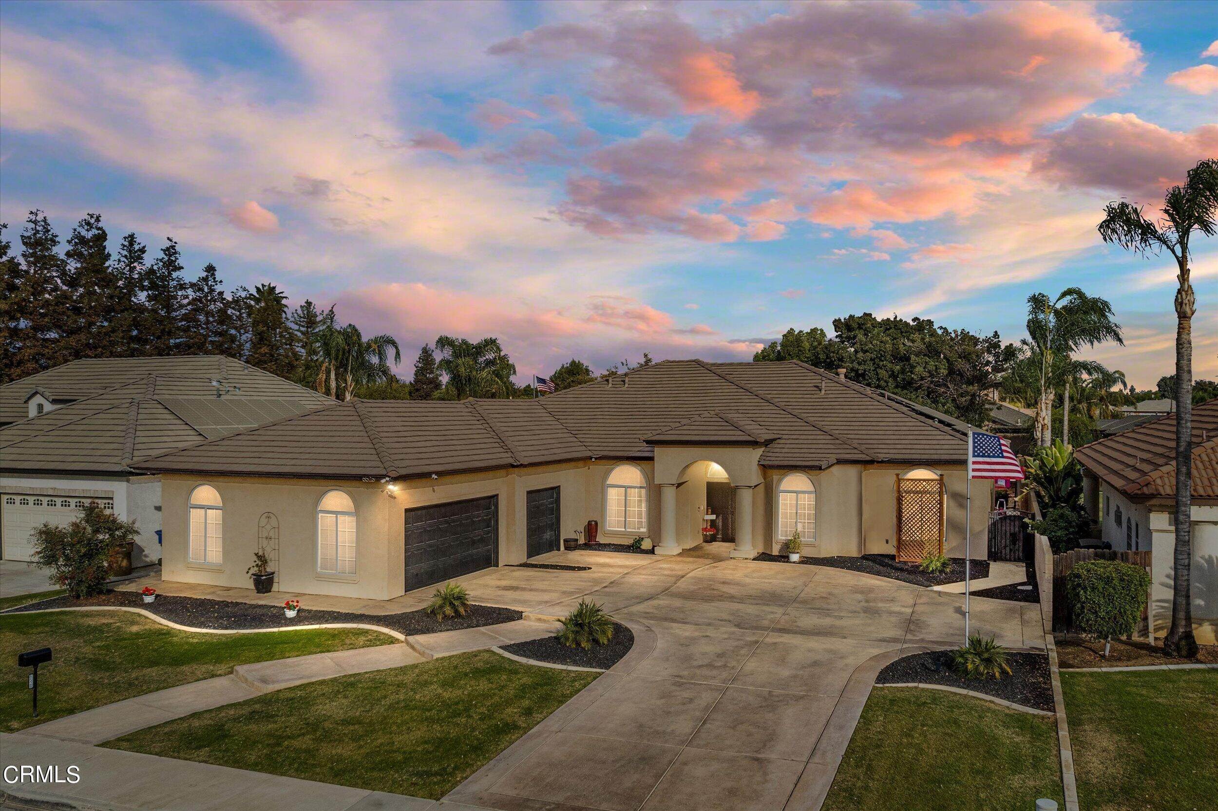 Single Family Homes 为 销售 在 6526 Okeefe Street Bakersfield, 加利福尼亚州 93308 美国